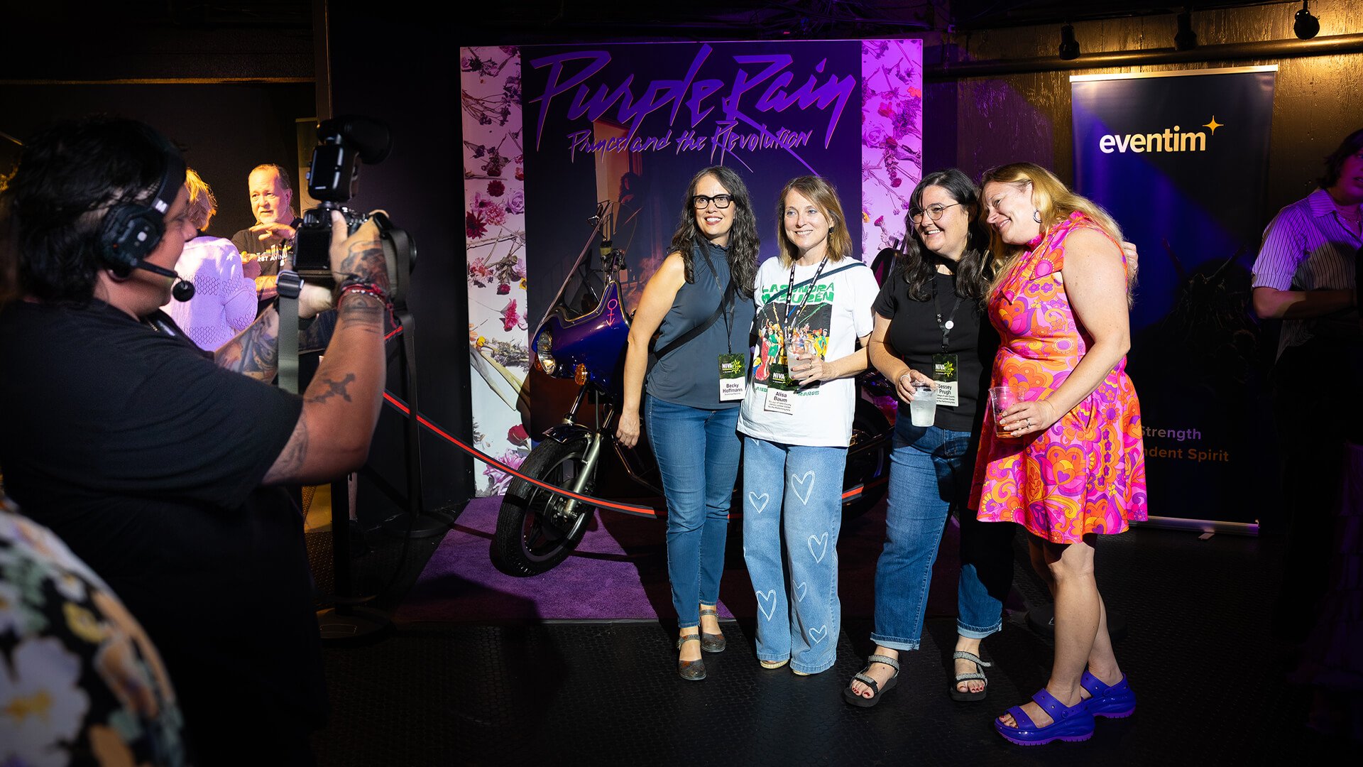 NIVA26-OpeningParty-Attendees-02_PC-DarinKamnetz.jpg