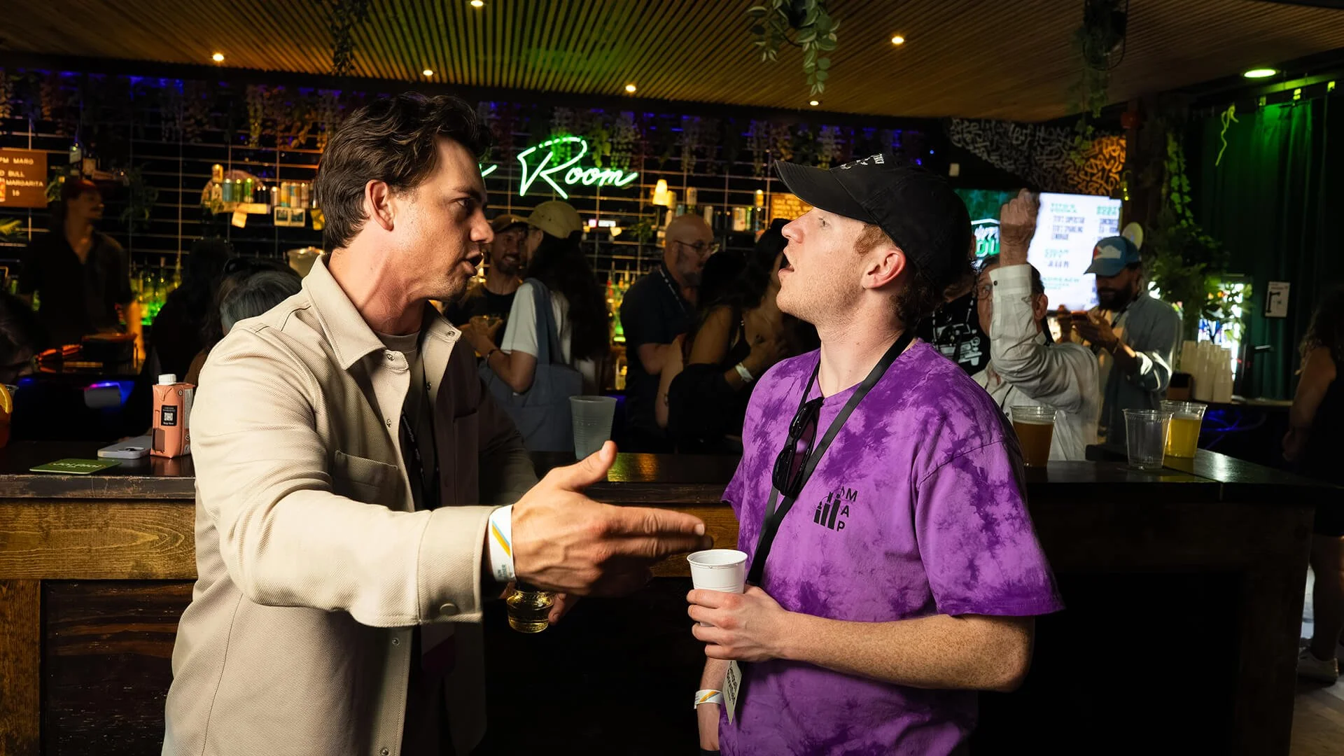 NIVA26-Day03-HappyHour-Attendees-02_PC-DarinKamnetz.jpg