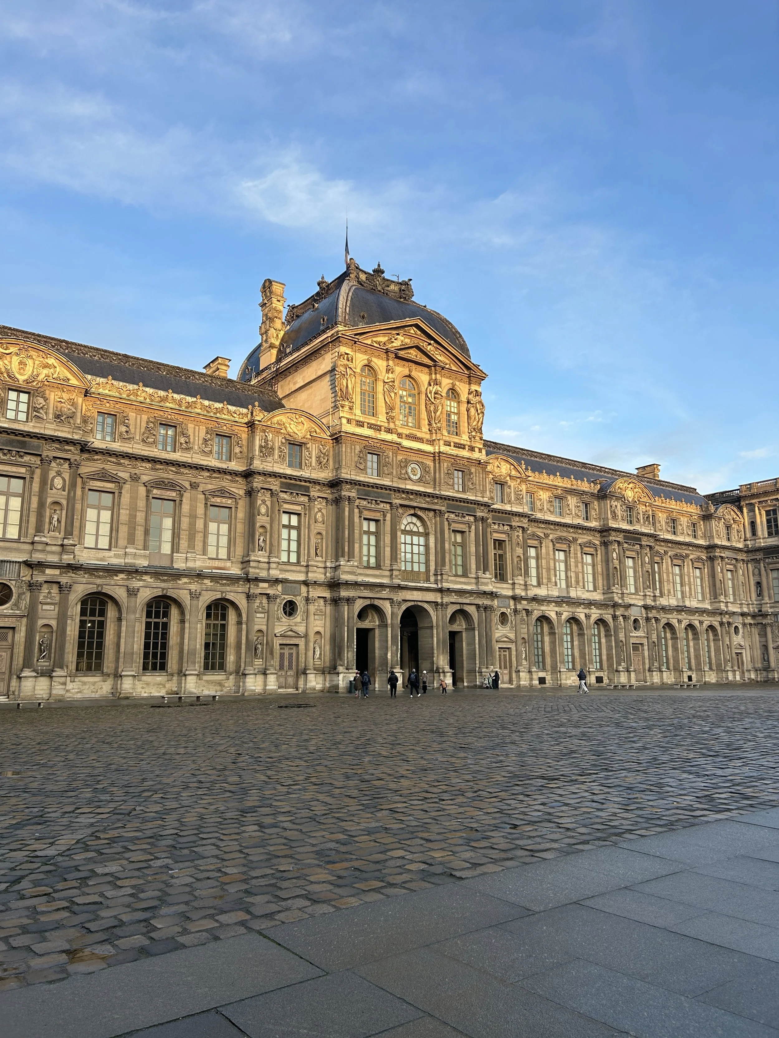 A Look Around the Louvre