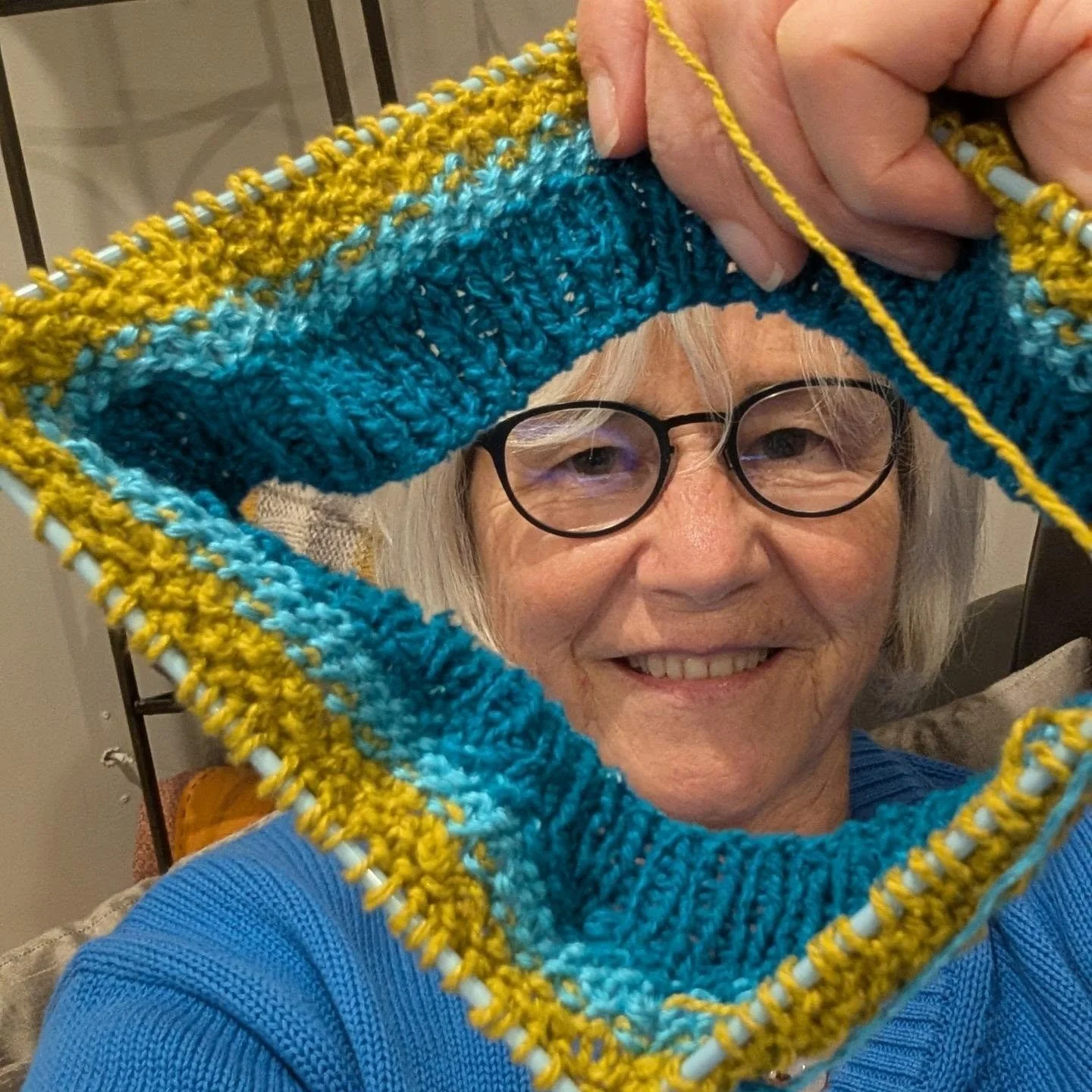 Something new in the works... Perfect project for those lazy and gloomy evenings by the fireplace with a decaf Bailey's coffee 😋
Hopefully it'll not take me too long.

#thereseljoseph #handmade #artist #original #knitting