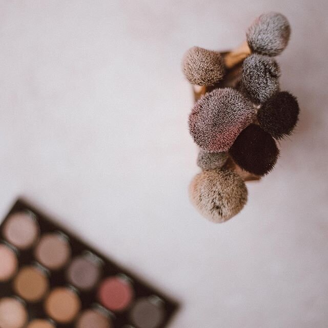 When was the last time you gave your makeup brushes a good clean? Are you wracking your brain right now to remember and starting to feel a little guilty about how longs it&rsquo;s been? 😬🙈⠀
⠀
Cleaning your brushes can feel like a real chore. Especi