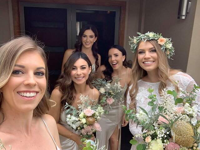 Bridal party glam 💄😍 Makeup - 🙋🏻&zwj;♀️ @andreamareebeauty
Hair - 💁🏼&zwj;♀️ @carliepavia 
Bridal gown - 👰🏼 @graceloveslace
Bridesmaid dresses - 💃🏻 @becandbridge