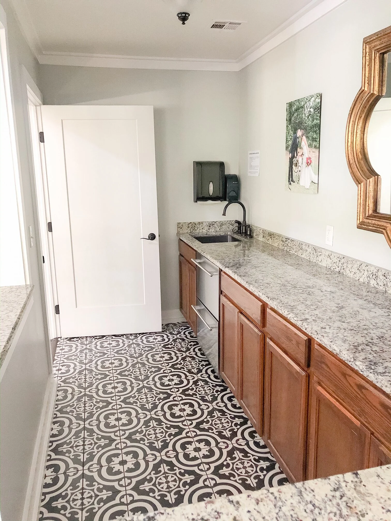 Tile Work, Cabinets, Flooring, Wainscoting (7).JPG