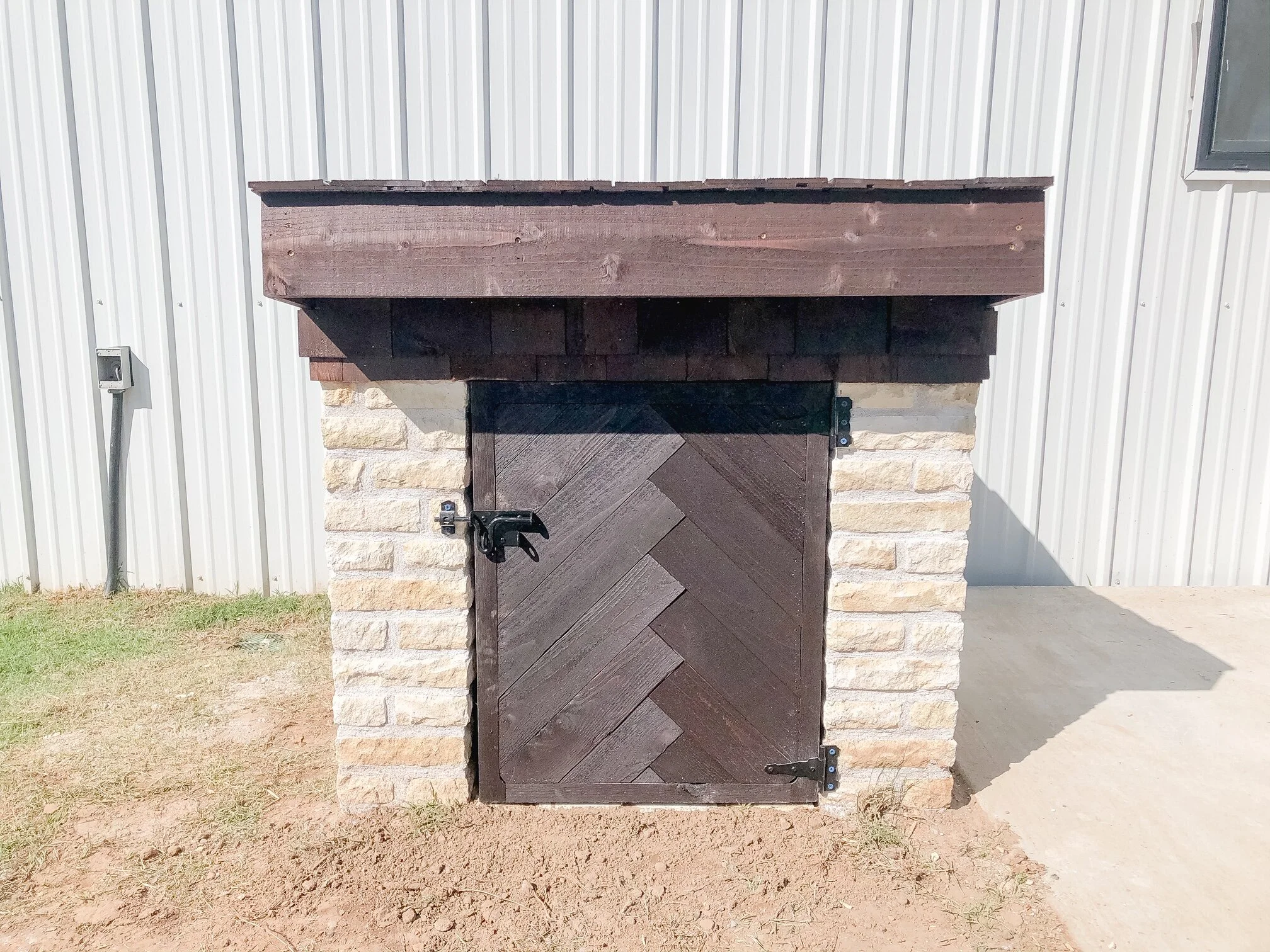 Custom Wood and Brick Well House (2).JPG