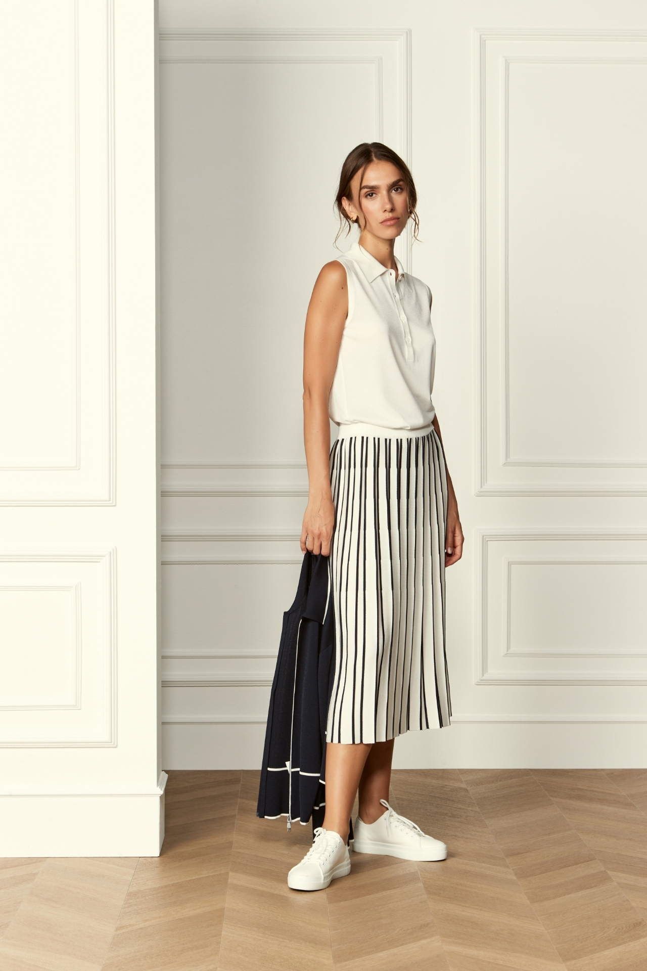 Gran Sasso Striped pleated long skirt in viscose blend.           White w/Navy