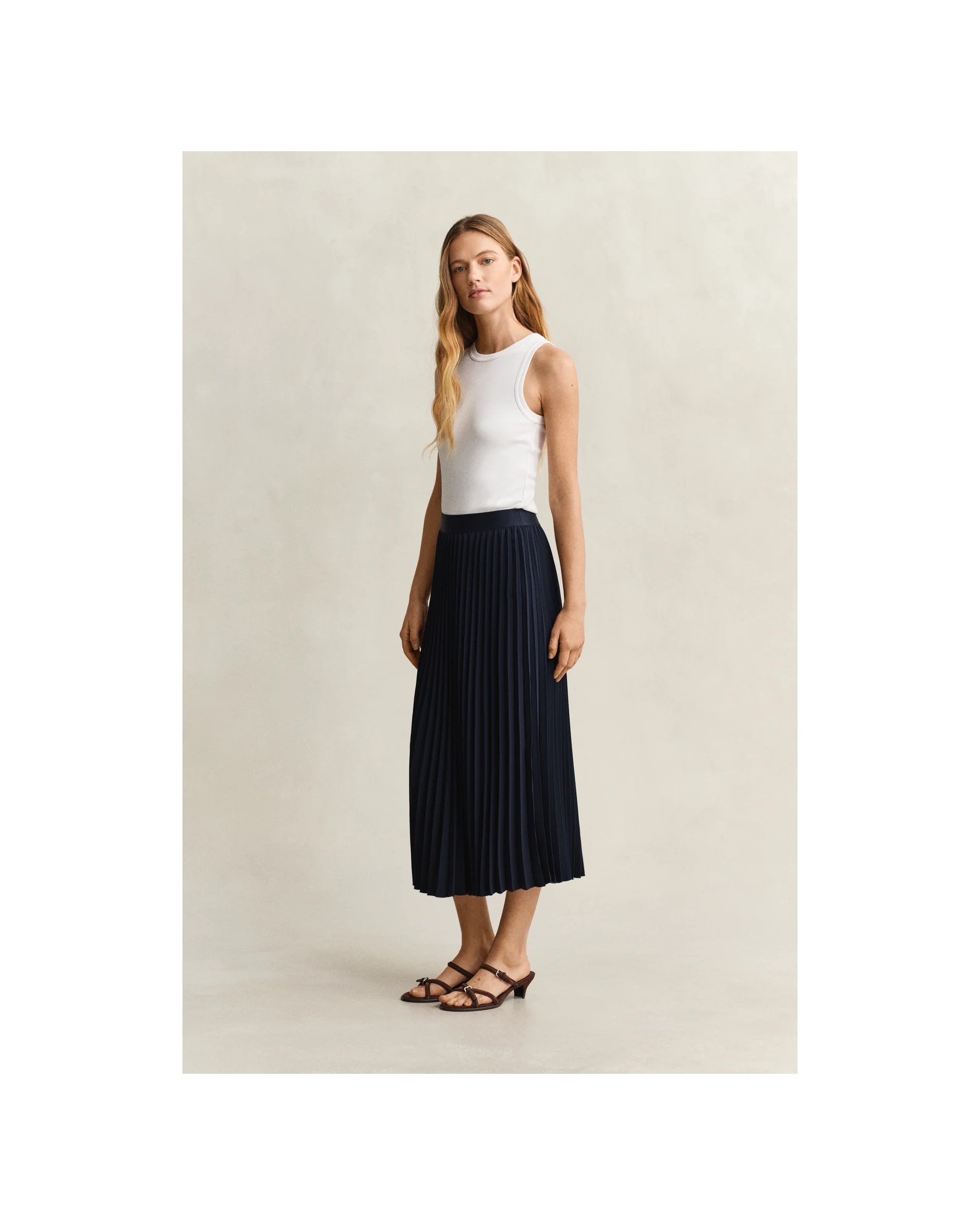Pleated Skirt Gant3.jpg