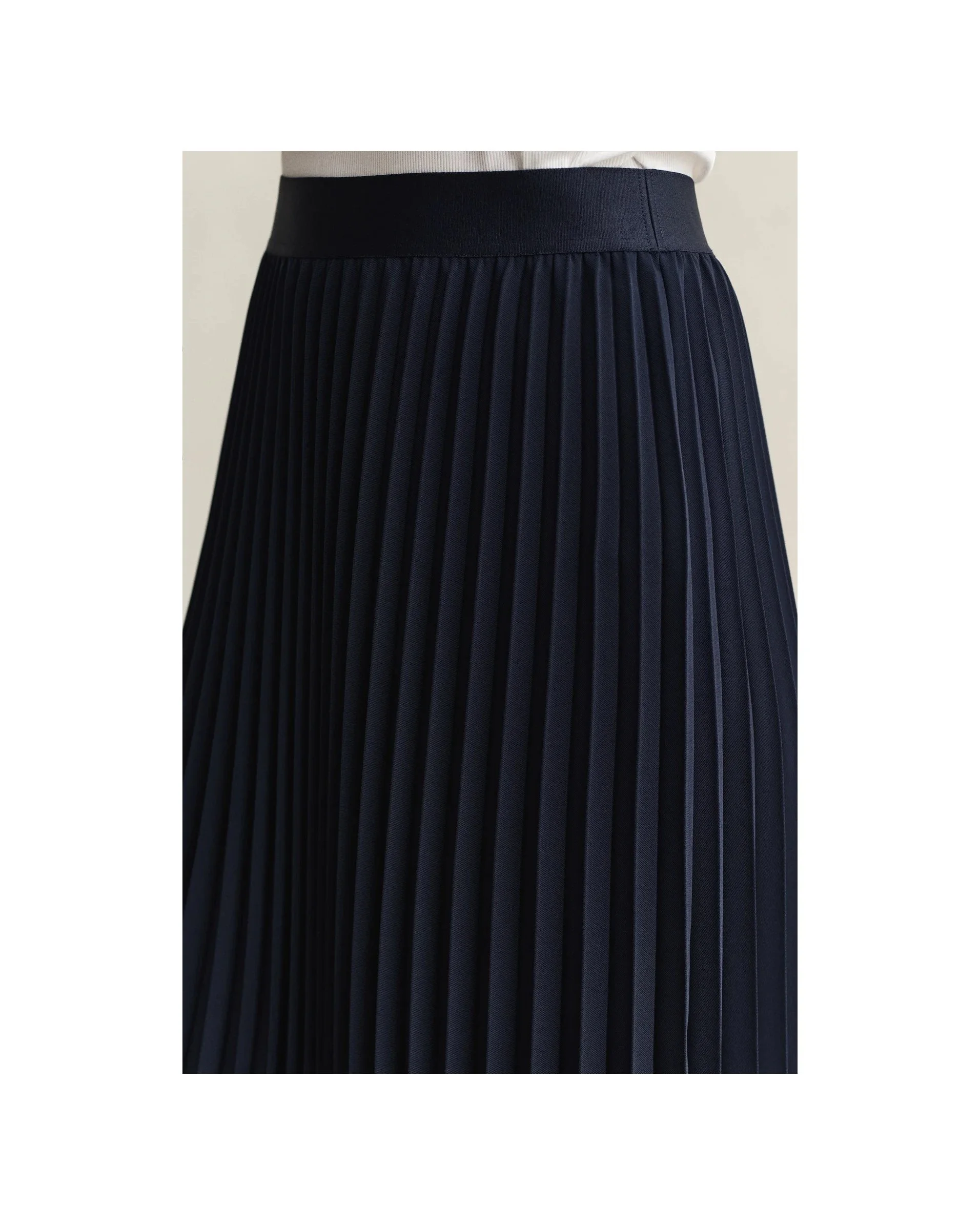 Pleated Skirt Gant1.jpg