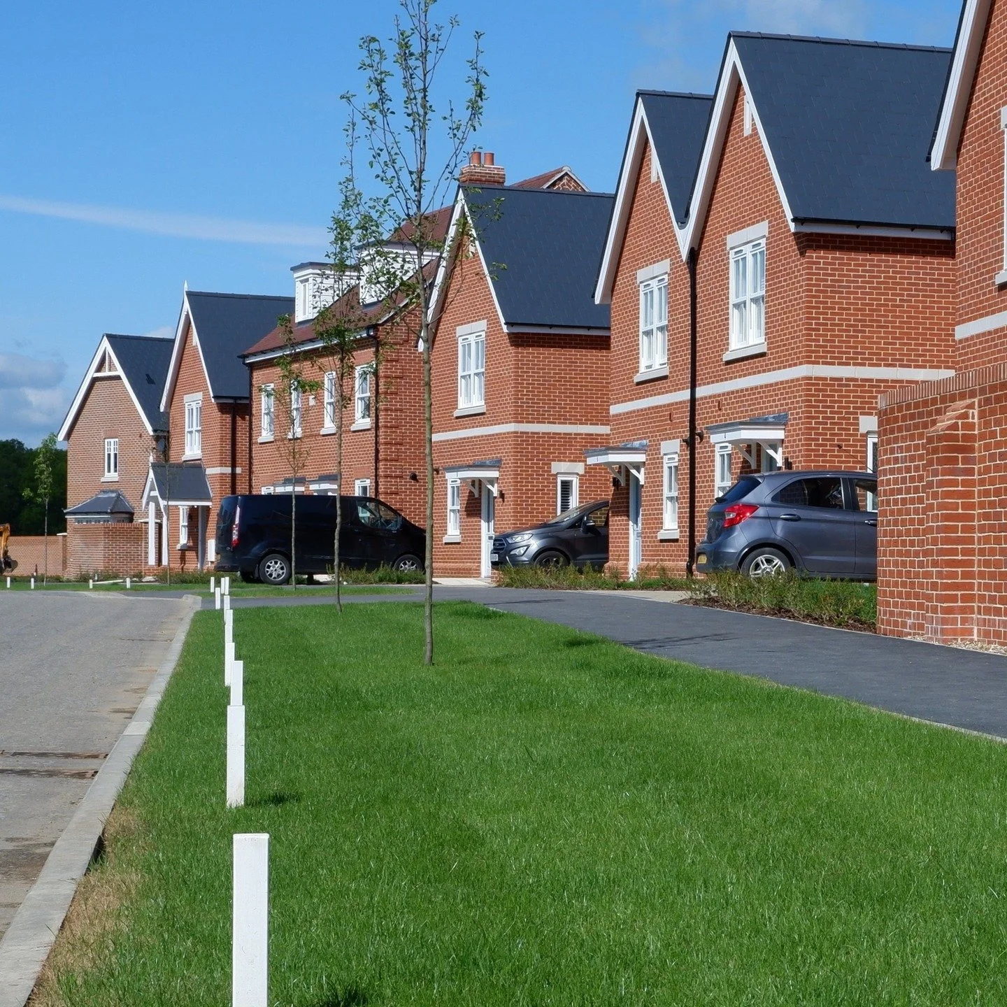 A new street takes shape in Cheserwell, Colchester.

Thoughtfully landscaped avenues, with homes set back behind greenery, creating a welcoming sense of place and community.

#colchester #essex #urbandesign #design #street #streetscene #streets #land