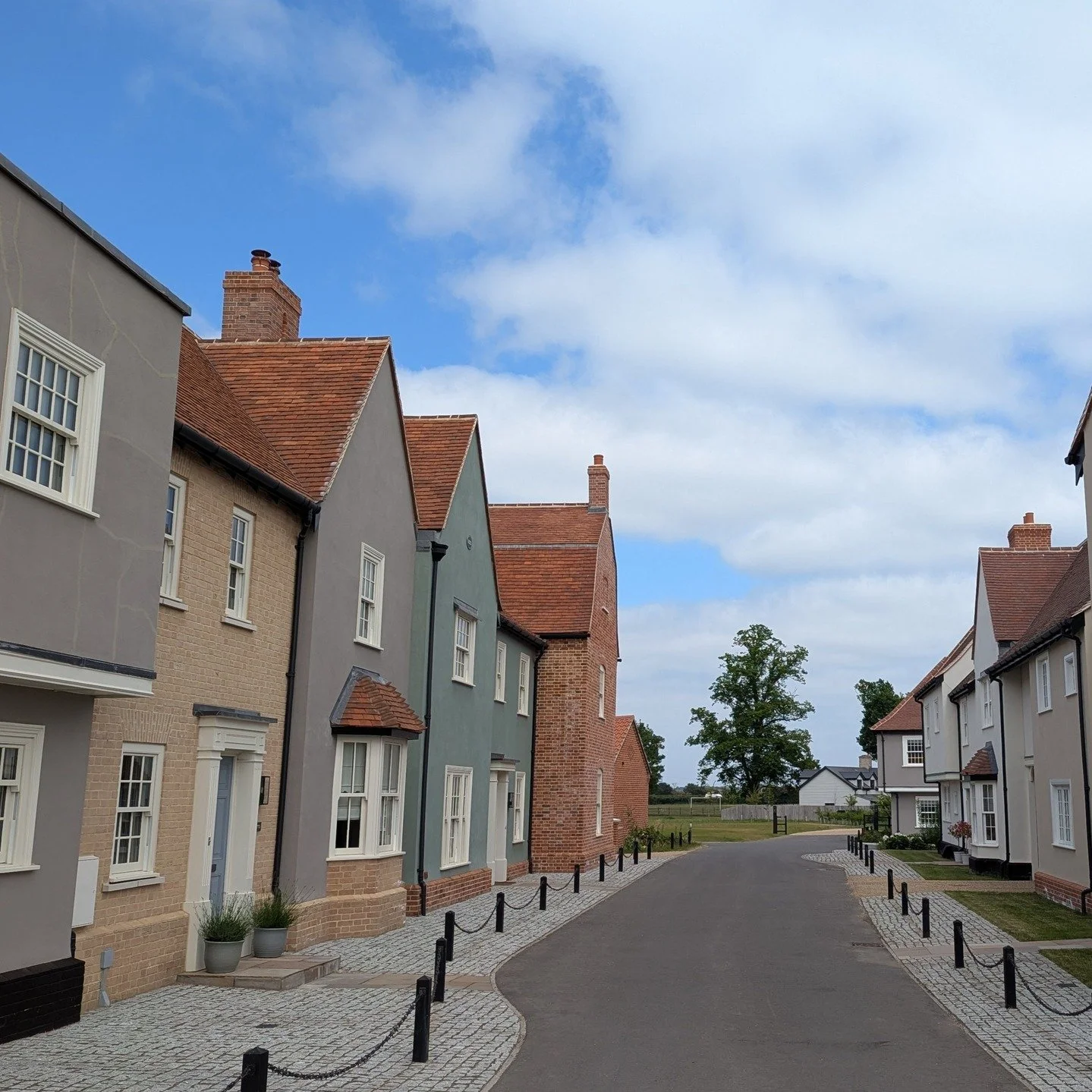 From glasshouses to a heritage-led hamlet. This project replaced the old glasshouses with 22 new homes, designed to enhance both the Dedham Vale AONB and the setting of the Grade I listed All Saints Church and Grade II listed The Chantry.

Our approa