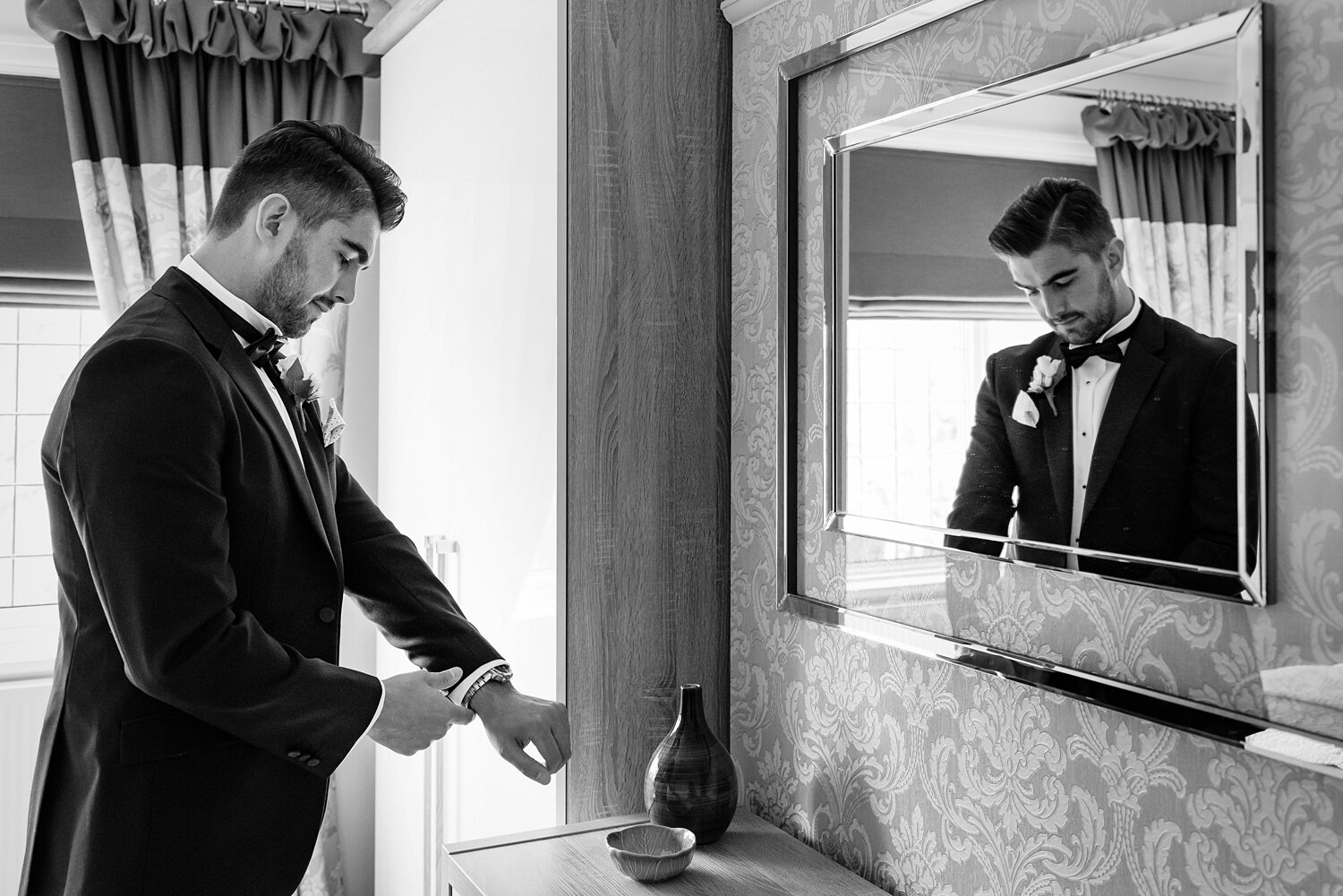 Groom fixes his cufflinks