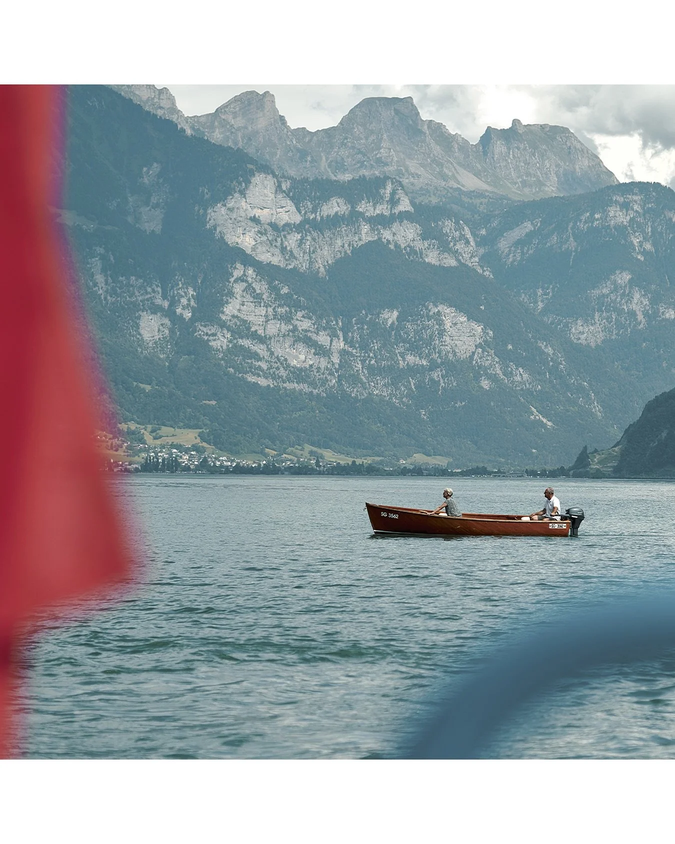 on course &middot; 🧭
.
.
.
#swisslake #lakeview #walensee #mountainvibes #alpineview #swissalps #landscapephotography #visualsofswitzerland #nature_perfection #wanderlustswitzerland #slowtravel #momentslikethese #earthmoods #exploretocreate #quietmo