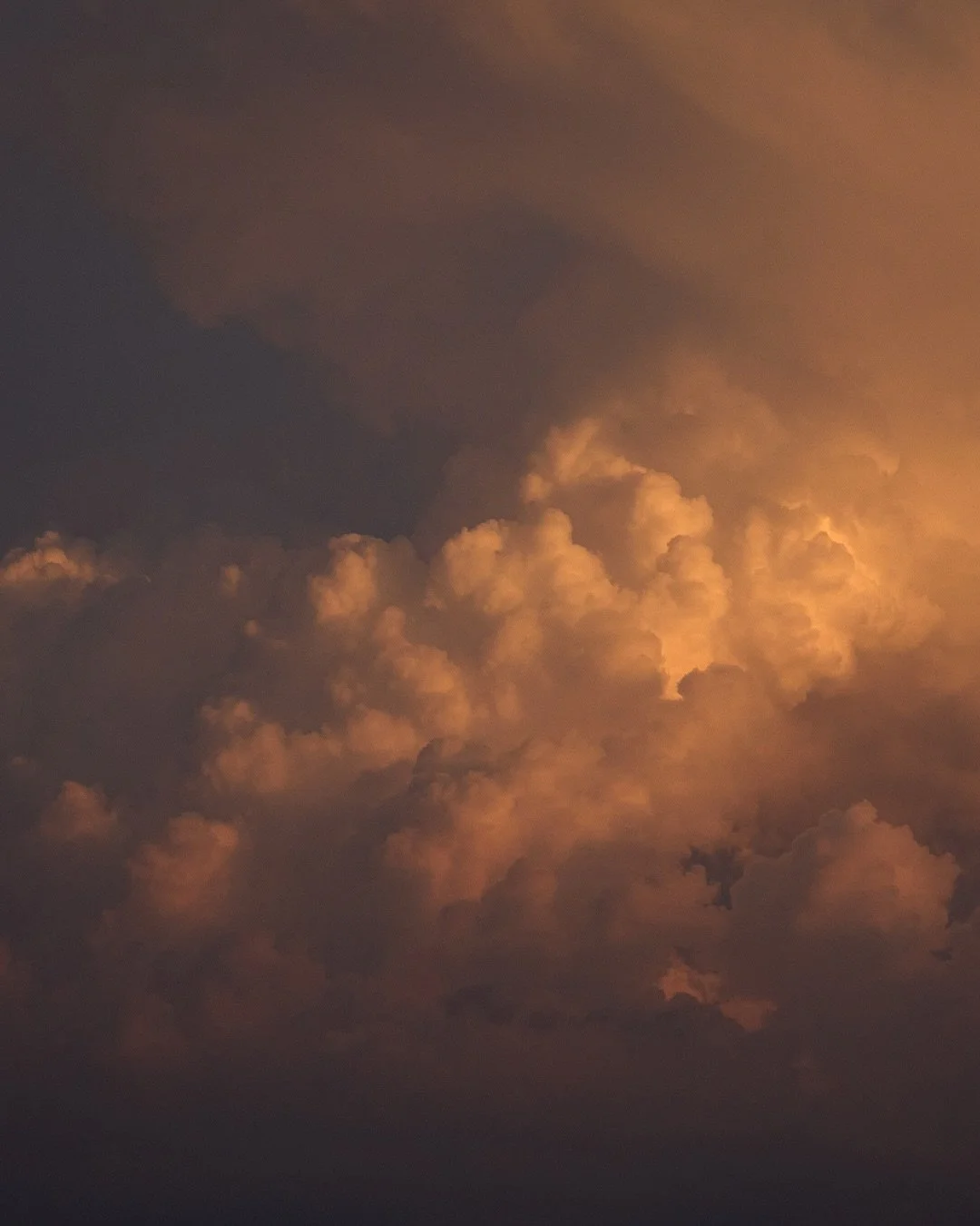 skyfire &middot; 🇨🇭
.
.
.
#sunsetclouds #moodygrams #eveninglight #cloudscape #nature_perfection #earthmoods #atmospheric #goldensky #landscape_captures #ig_skyvibes #visualsoflife #sunset_madness #exploretocreate #quietmoments #ourplanetdaily #nat