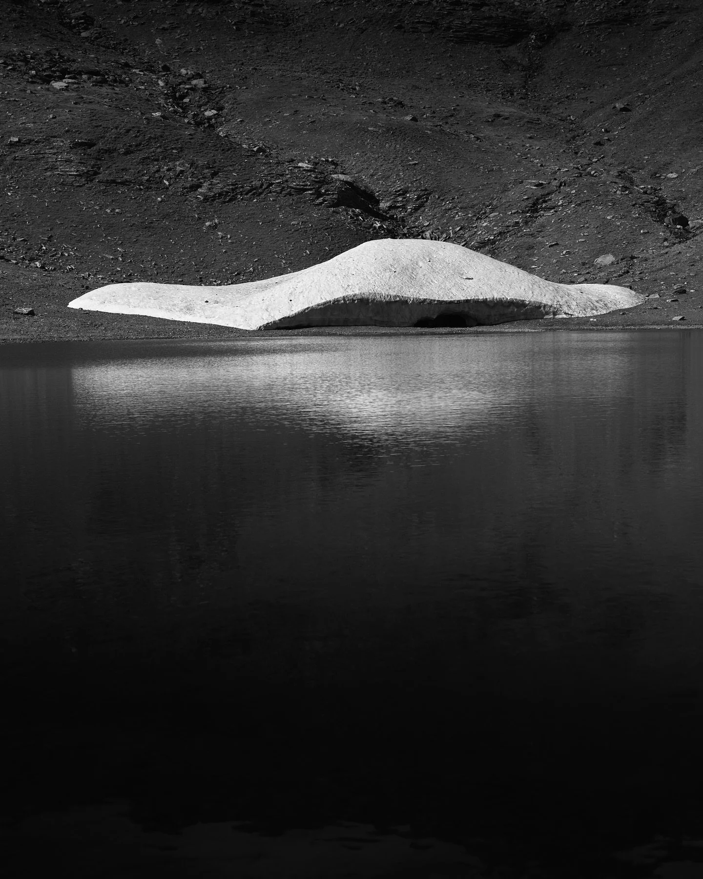 remnant &middot; 🇨🇭
.
.
.

#switzerland #schweiz #alps #mountainview #mountainlandscape #quietmoments #bnw_features #bnw_and_noir #bnw_lightandshadow #rawbnw #bnw_mood #monochromemood #monochromephotography #blackandwhitephotography #atmosphericpho