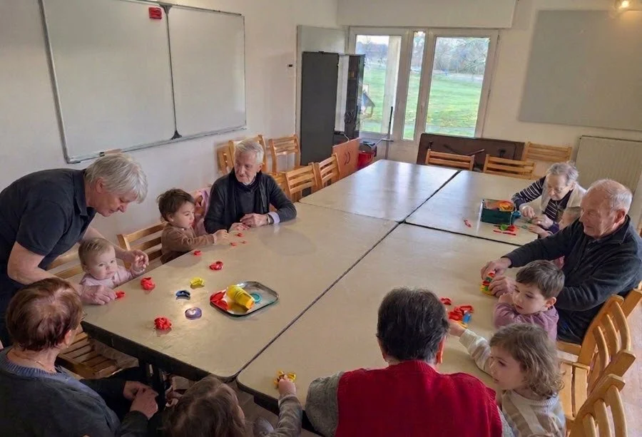 Rencontre rencontre intergénérationnelle à la crèche d'Ancenis