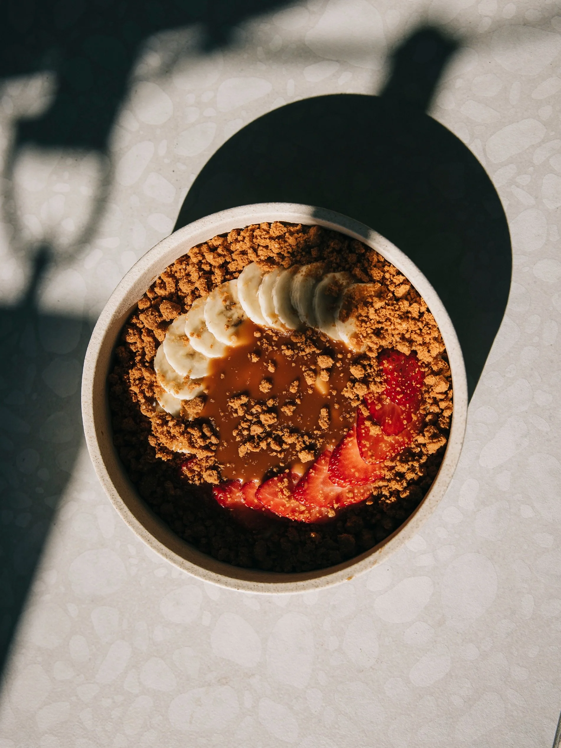 Cold mornings call for warm breakfasts.

Biscoff Porridge - creamy oats, fresh fruit, Biscoff spread and Biscoff crumble.

Apple &amp; Rhubarb Porridge - creamy oats topped with apple and rhubarb compote, granola and honey.

Both dairy-free and made 