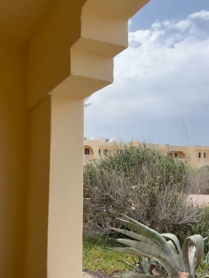 ✈️ 5:50 Uhr gestartet, Koffer schon ausgepackt, Zimmer top, ich schon am Meer 🌊☀️
W&auml;hrend ich Sonne tanke, l&auml;uft YoPiBa auch ohne mich weiter &ndash; dank meinem gro&szlig;artigen Trainerteam 💪💃.
Urlaubsmodus: ON 😎✨ Danke, ihr Lieben! ?