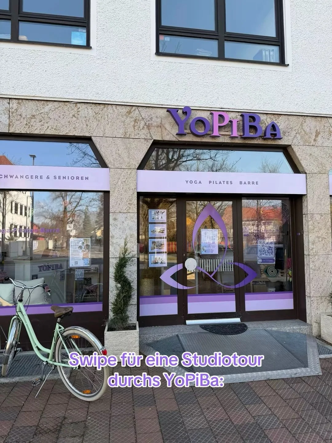 Komm mit auf eine kleine Reise durch unser YoPiBa Studio ✨

Ein Ort, an dem du ankommst, durchatmest und ganz bei dir selbst sein darfst.

Dich erwarten liebevoll gestaltete R&auml;ume, moderne Pilates Reformer, flie&szlig;ende Yogastunden, kraftvoll