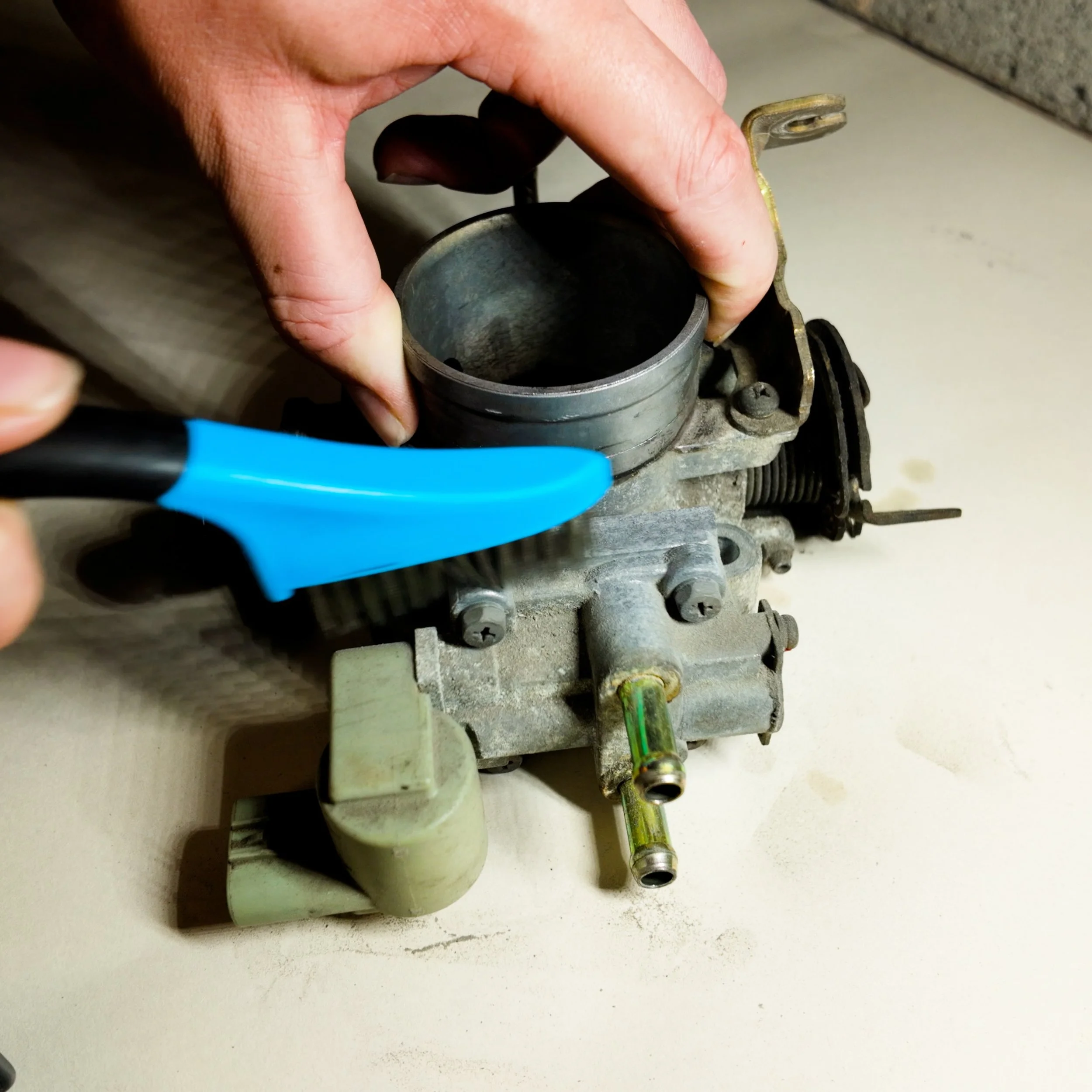 Cleaning car parts = god tier therapy 🫧🧽

Recently took the throttle body off my 1996 Civic EJ9, and treated it to what was possibly its first ever clean. Cleared loads of carbon and gunk, which freed up the throttle nicely and satisfied my brain. 