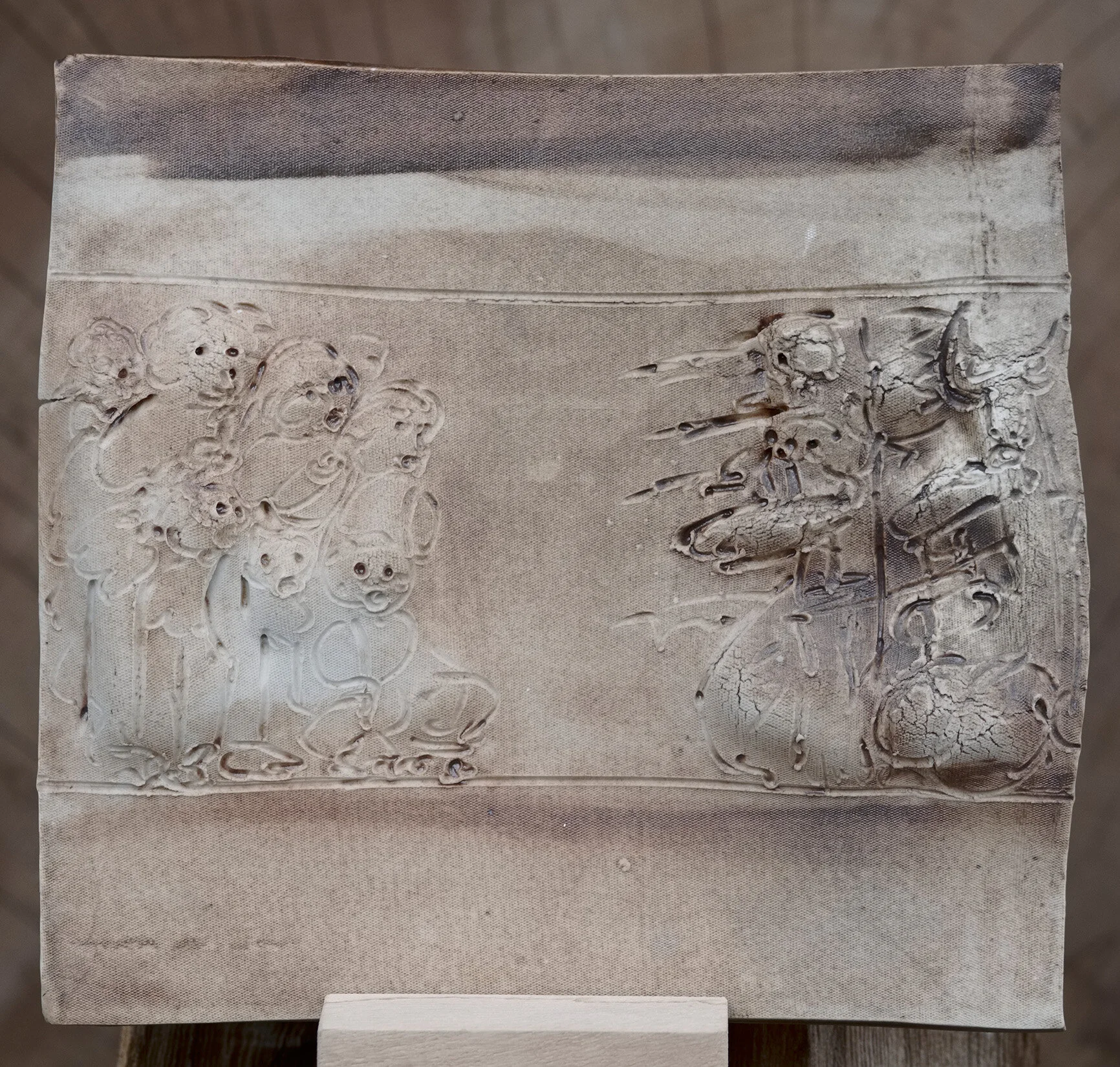 Relief Porzellan «Krieg»
