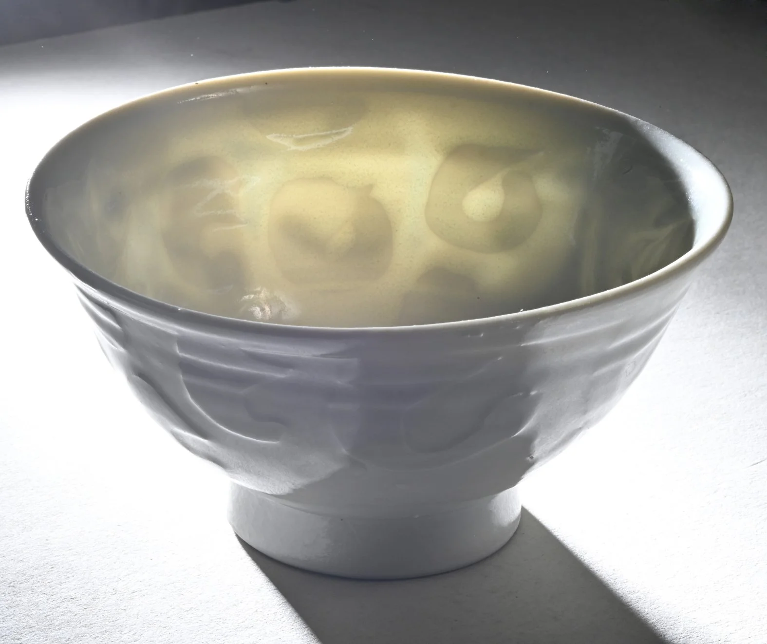 Teeschale aus sehr tranparentem Porzellan