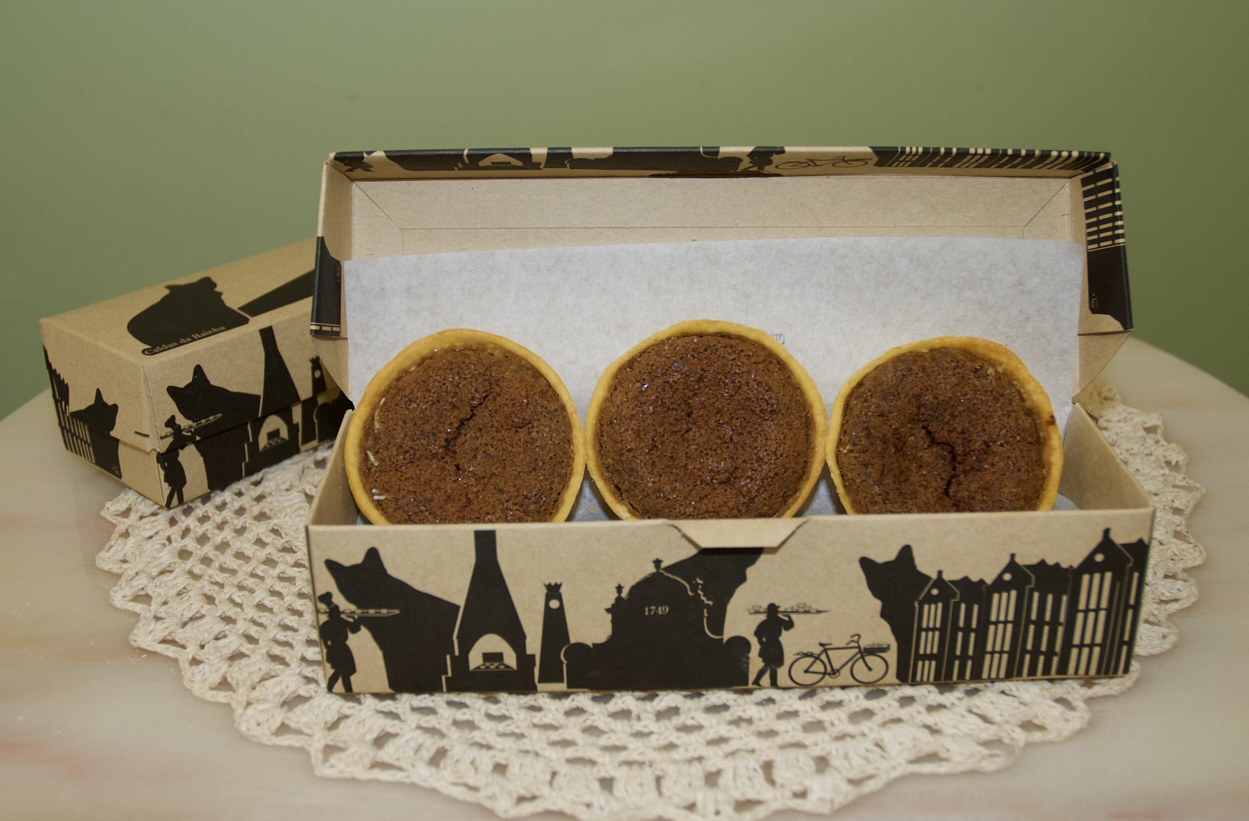 Caixa com Pastéis de Alfarroba 6