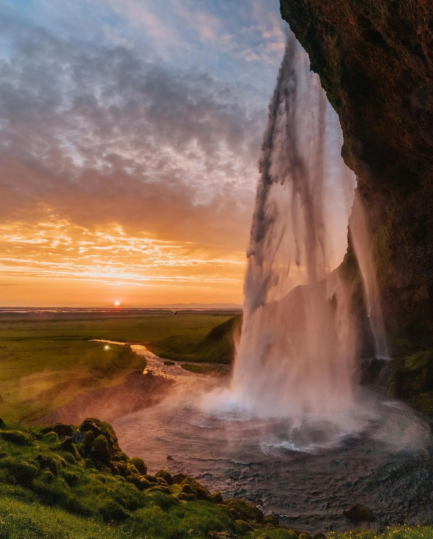 The most beautiful sunset and waterfall I've ever seen in my life, reminding me to stop overthinking and to just let the ideas all flow. 

It looks like I missed Waterfall Wednesday, so this will have to do for a Throwback Thursday post 😂 But in all