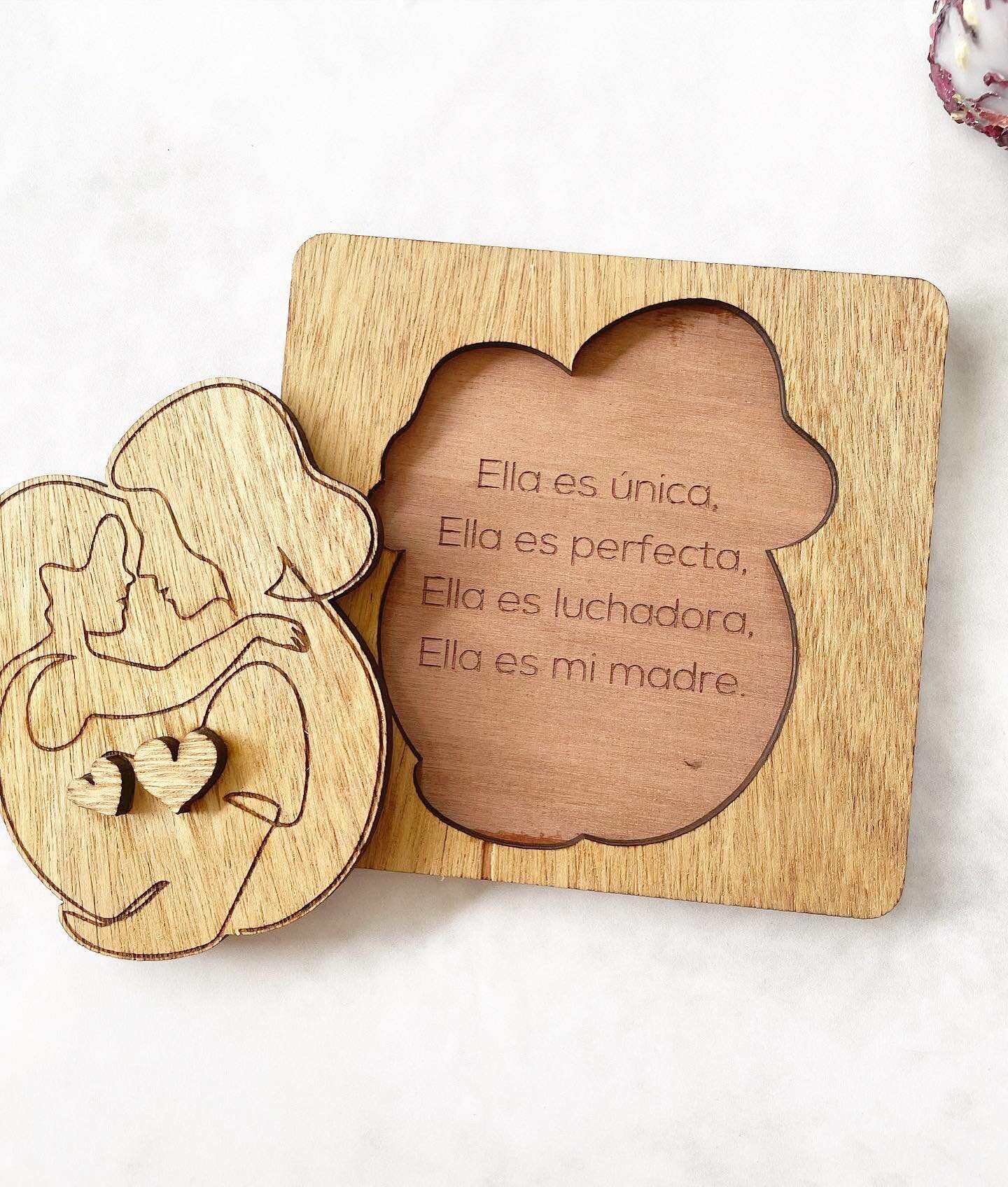 Plaquita en madera con mensaje oculto, personal&iacute;zalo como prefieras. 👩&zwj;👧🤰🏻#rofgraphic #diadelasmadres #regalosoriginales #regalosmama