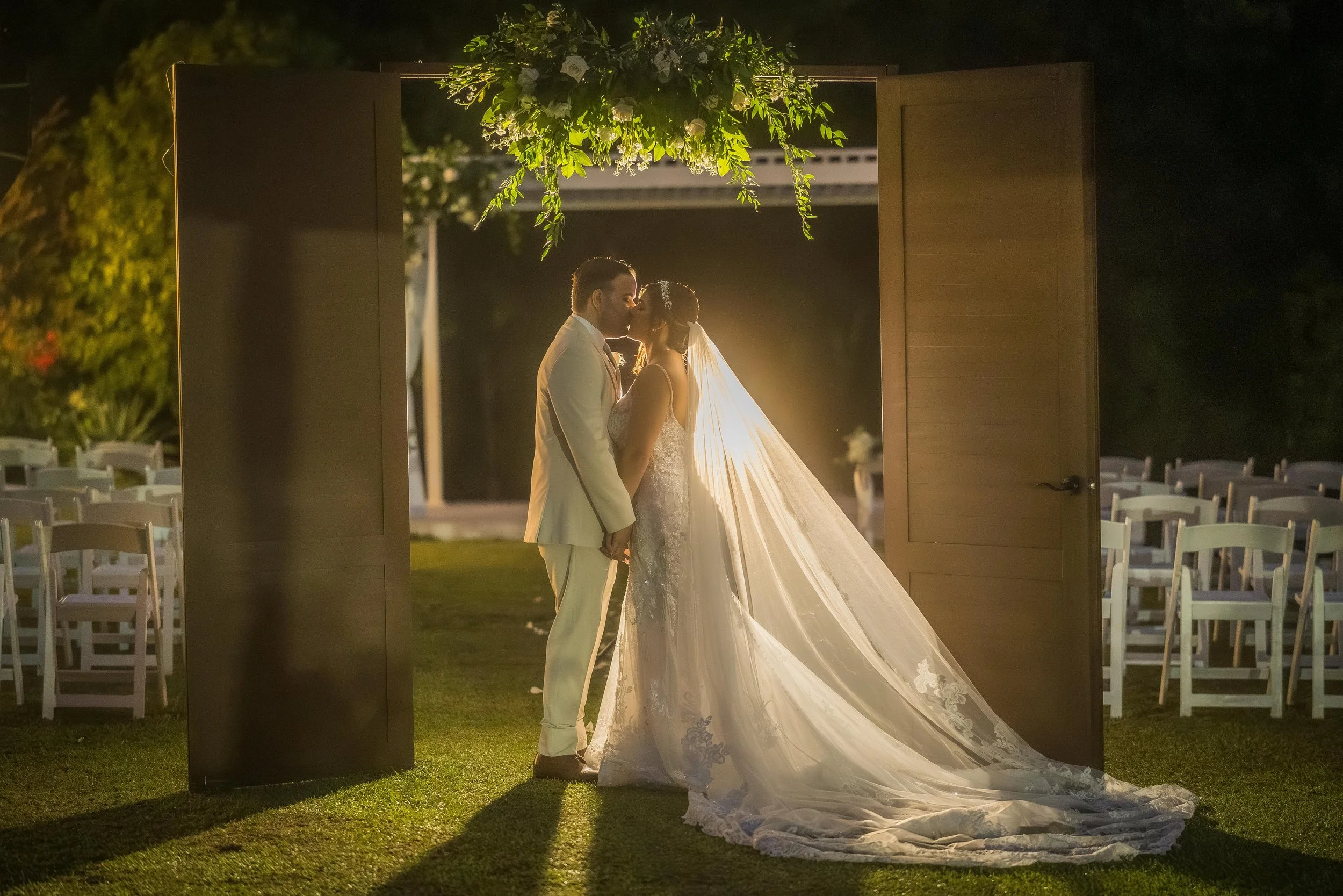 Couple kissing at wedding in Hacienda Santiago in Puerto Rico