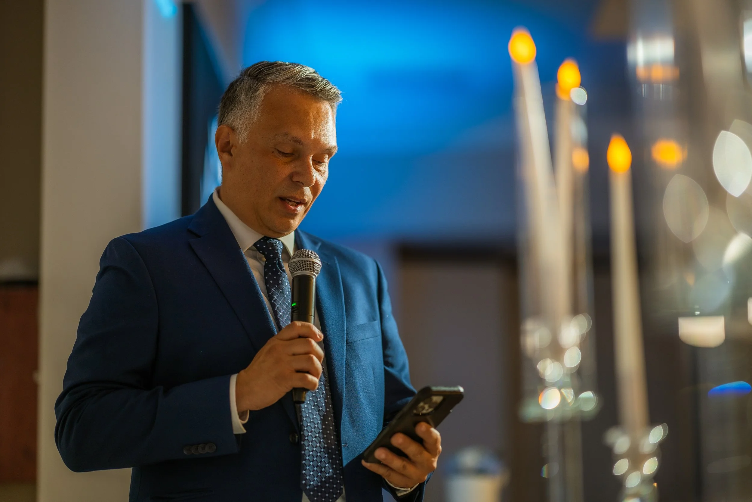 Father of the bride giving a toast during a luxury wedding ceremony at the Indian Spring Country Club taken by wedding photographers in Florida