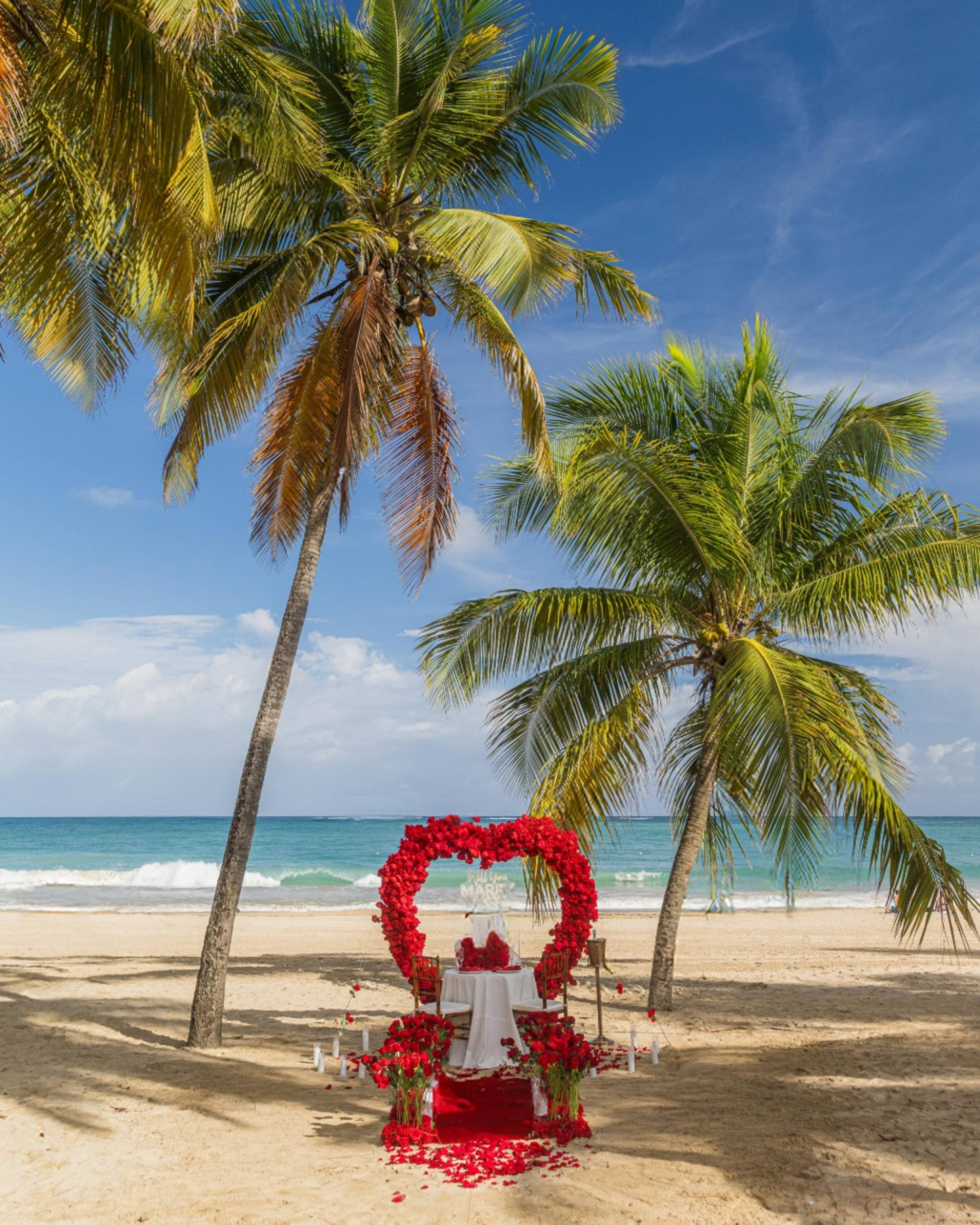 Marriage proposal decoration in Puerto Rico shot by a wedding photographer