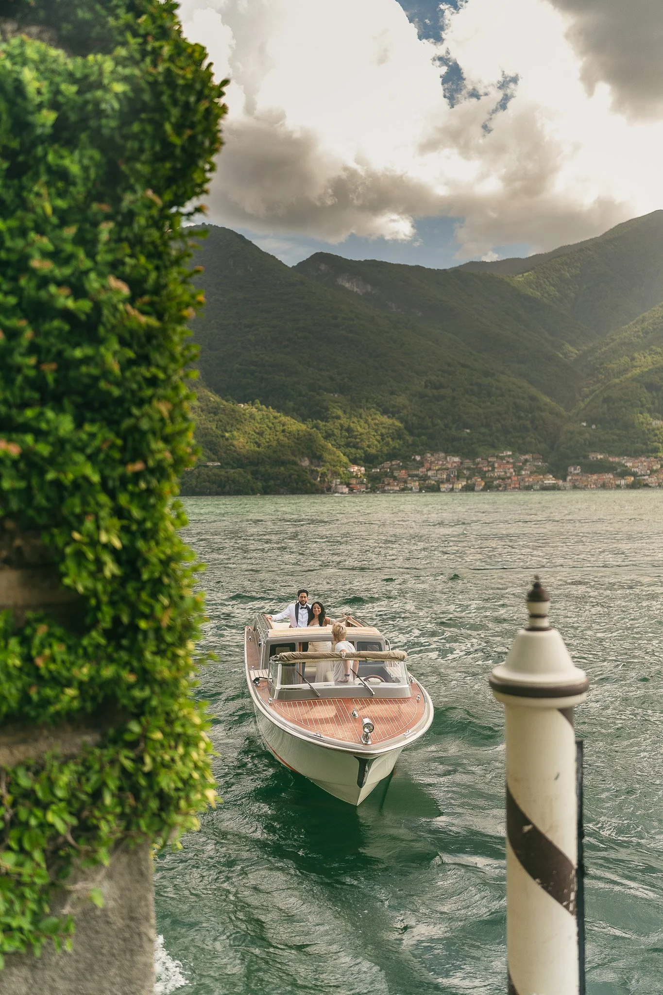boat-lake-como-villa-del-balbianello.jpg
