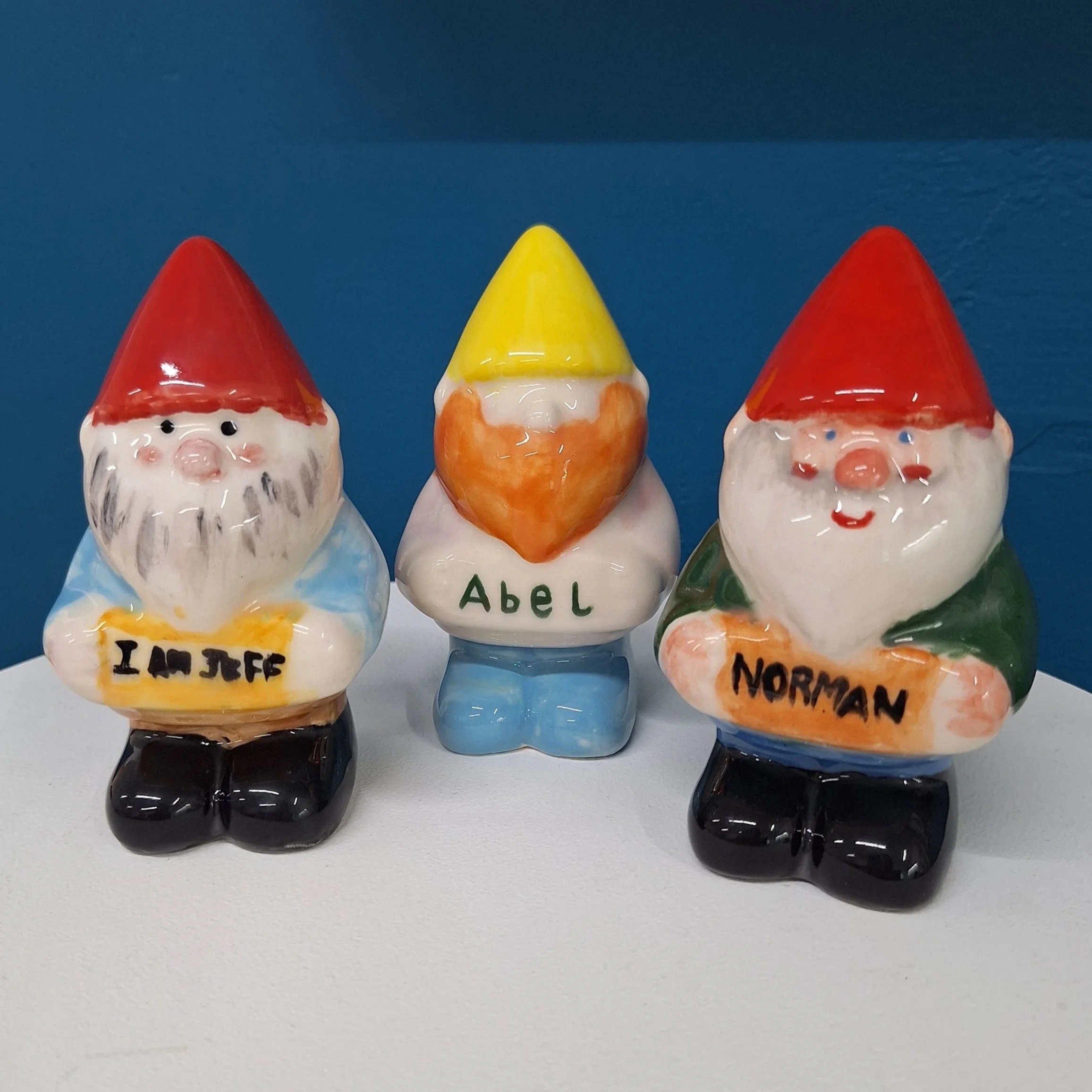 gnomes-paint-a-pot.jpg