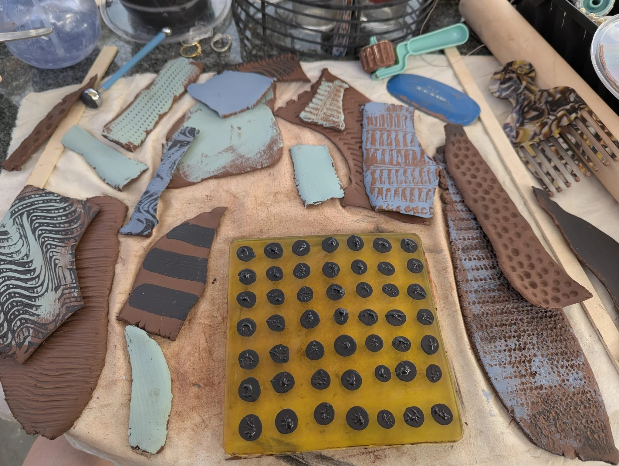 Ceramic wall hangings w. Lauren
