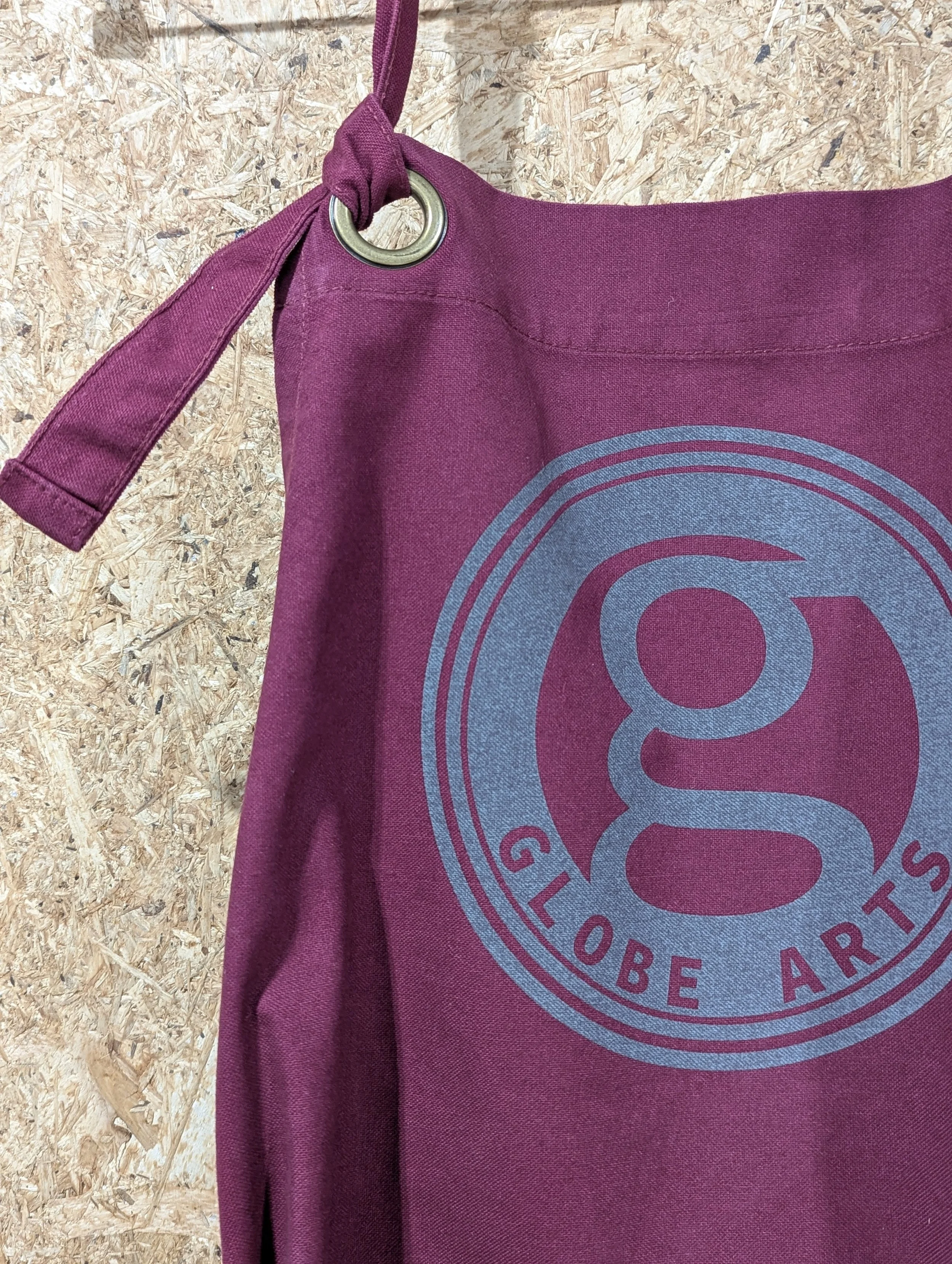 Globe Arts Apron 4 pocket style