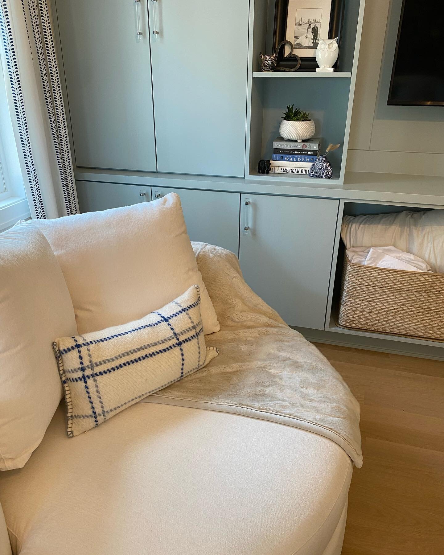 I spy something svg among this beautifully designed bedroom 👀 #svgfamilyfriday 

Loving this dreamy share @amydz625 ☁️🤍💭