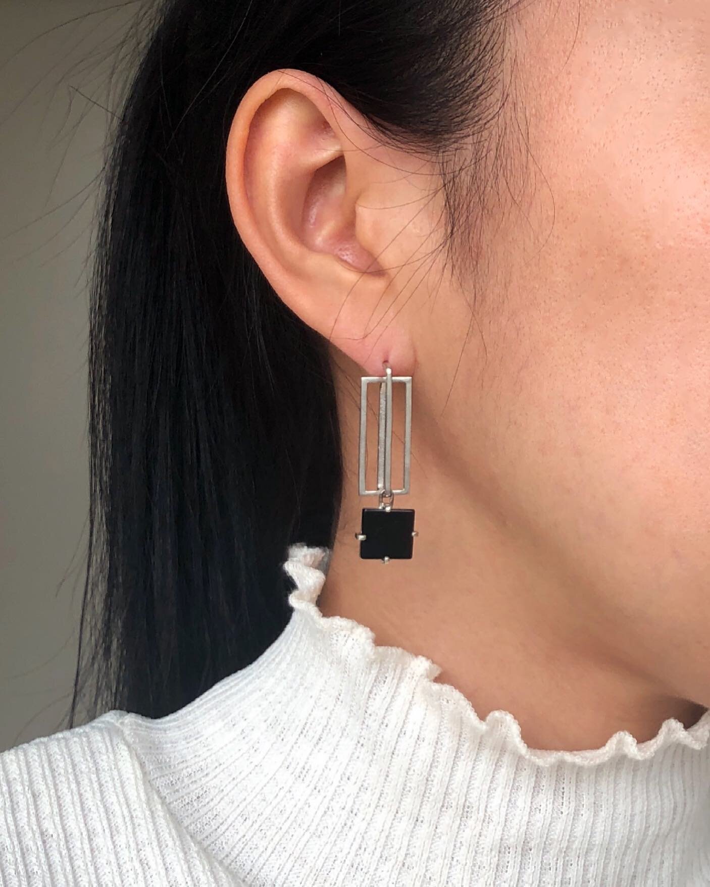 &middot;
Can&rsquo;t go wrong with 🤍 x 🖤
&middot;

#artjewelry #handmadejewelry #madeinseattle #jewelrygram  #jewelrydesigner #jewelrymaking #jewelryoftheday #smallbusiness #shopsmall #supportthemakers #tatakko #tatakkojewelry #womanbusiness #woman