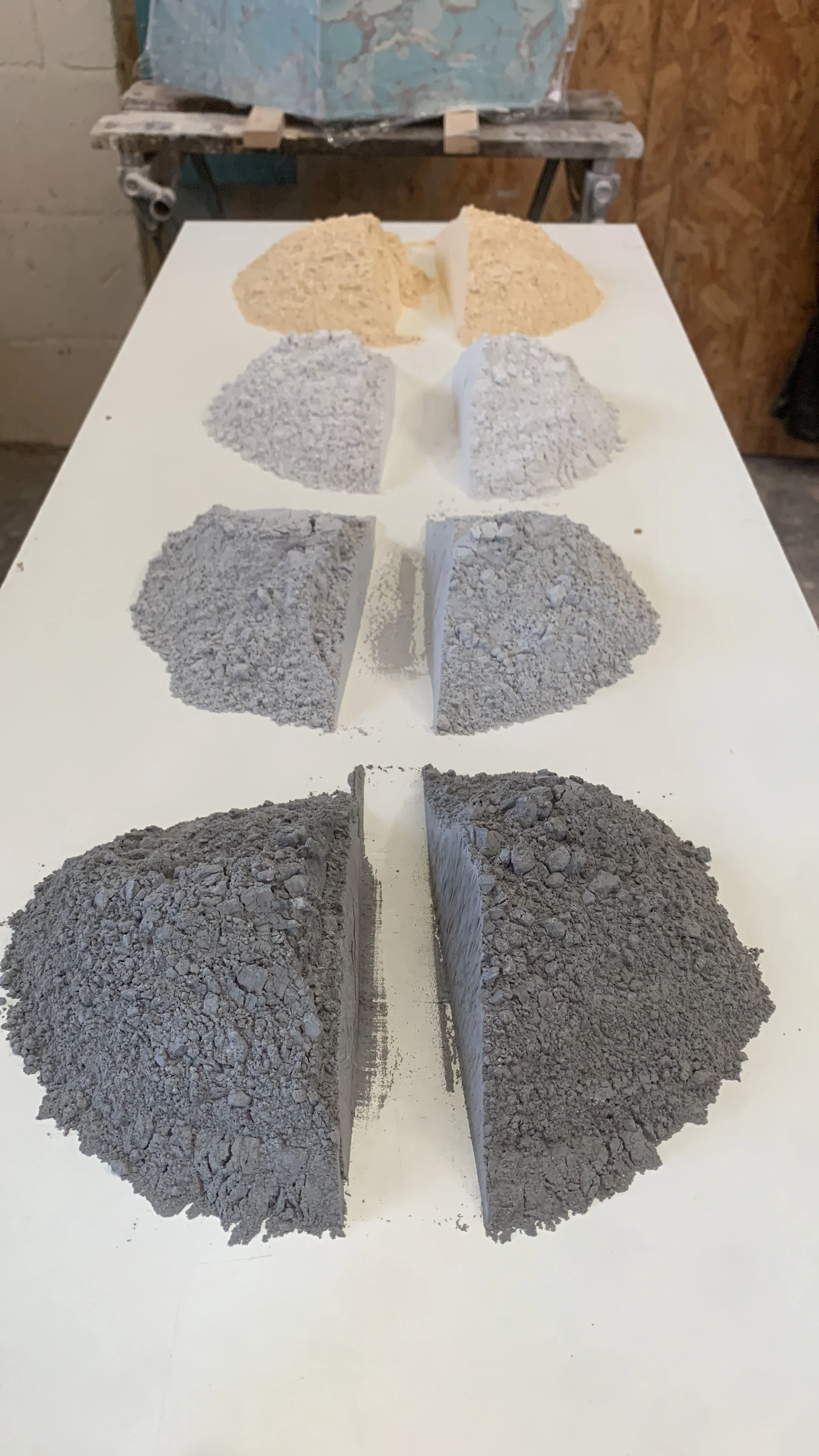 Pigmented scagliola powder