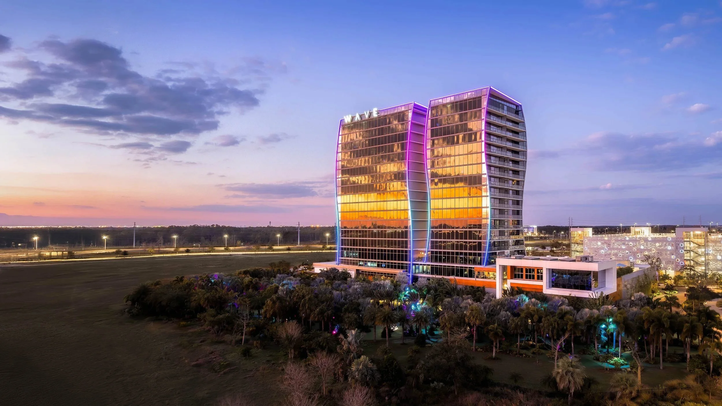 Twilight Exterior - Wave Hotel, Orlando