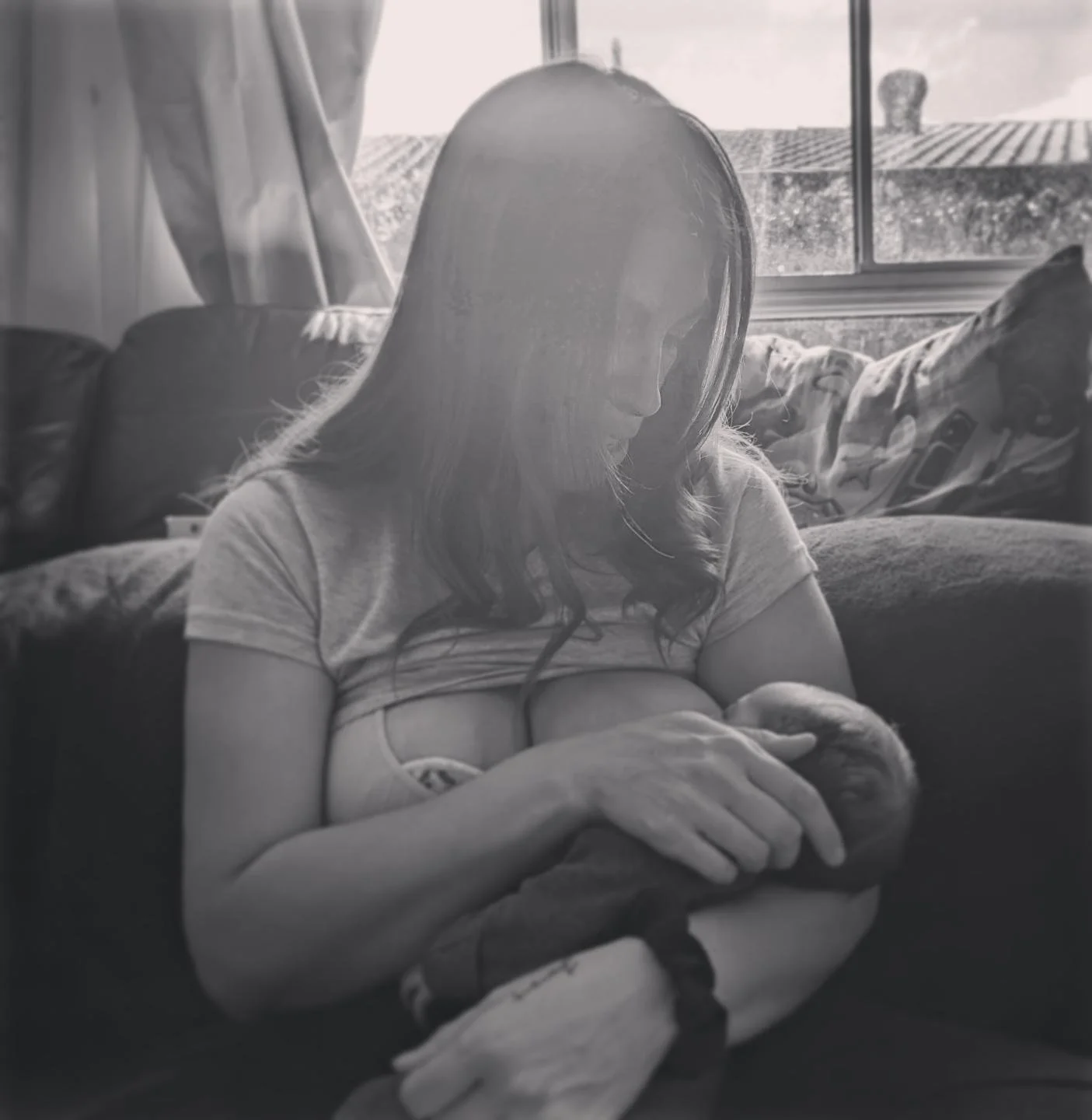 Here we are at week 3. There's a different feel in the air. 
A coming down, an awareness of all that is around her as the bliss bubble begins to retract.

I walk in and she starts talking almost without taking a breath. Someone's here to share the lo