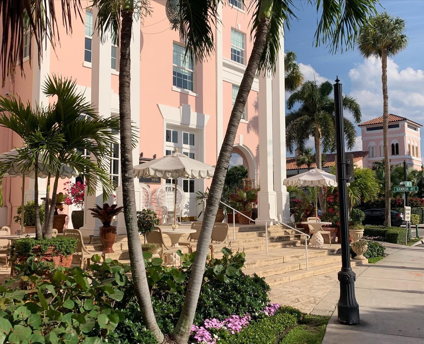 I&rsquo;ve read all the buzz about this Palm Beach icon in magazines and online so Olivia and I had to check it out. It did not disappoint! 😍 The Colony Hotel has both an awe-inspiring and welcoming sort of charm. Nothing like travel and beautiful d