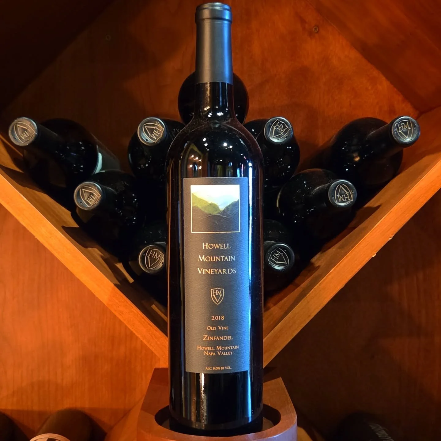 🍇Old Vine Zinfandel 2018
📍Howell Mountain Vineyards, Napa Valley

Our Old Vine Zinfandel derives from 100+year-old vines.
Notes: aromas of wild raspberries,black plum,cherry cola,baking spicies,cloves, cracked pepper.
Bright acidity, dusty tannins.