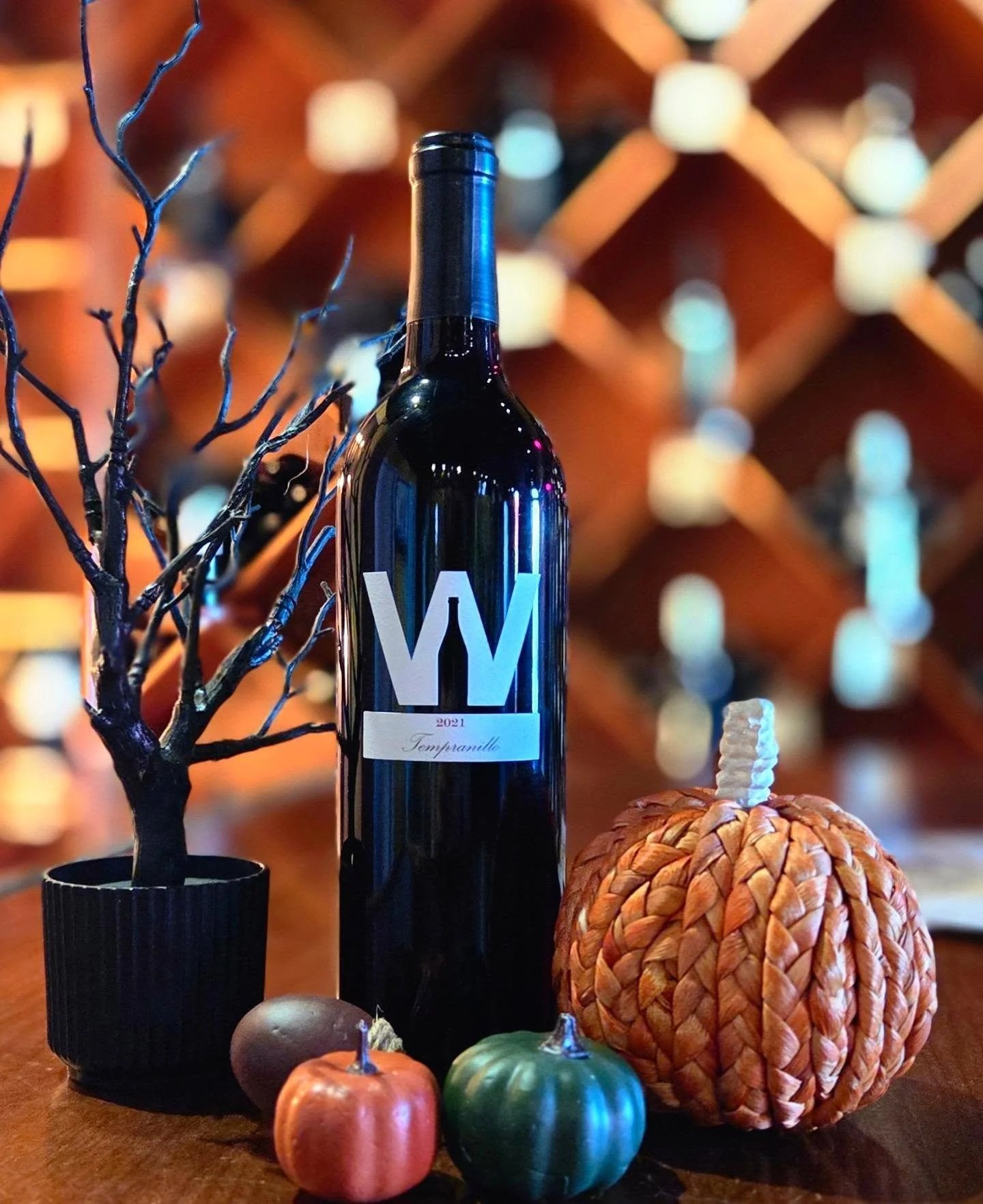 🍇Tempranillo 2021
📍North Coast CA
90 points from Wine Enthusiast

Medium bodied, notes of red plum,cherries,baking spicies,toasted oak,leather and cigar box.
Moderate tannins and acidity,juicy and light weight palate.
Find it in our tasting room at