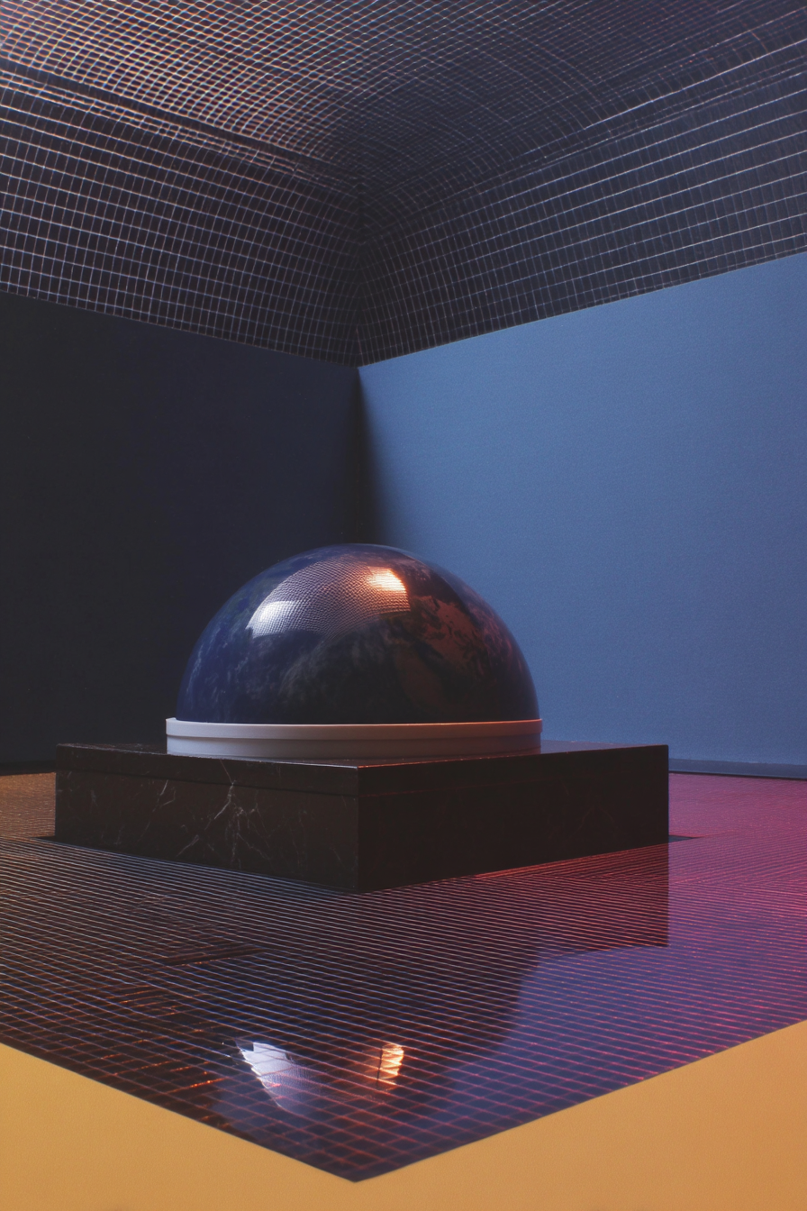 biggie_dramatic_top-floor_sci-fi_architectural_masterpiece_cu_3b48f6d2-e8d8-4b2e-a3e7-2ed832b26ae1_1.png