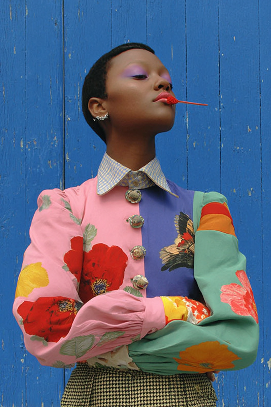 Baroque_elegance_african_Model_colors_complementary_suit_fold_78706d91-1ca3-4b33-ad2c-2bd8e45f9982_1.png