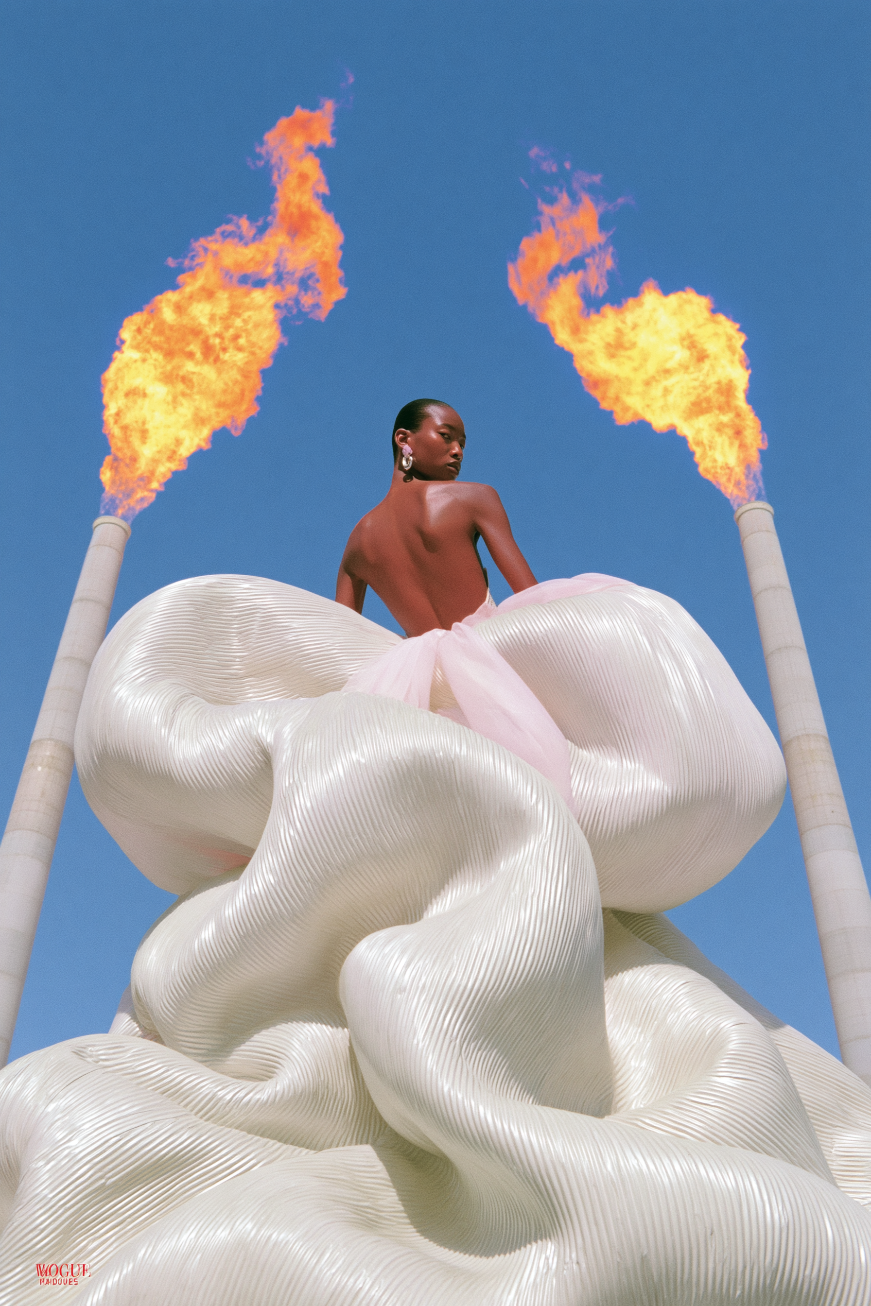 African_female_model_wearing_an_architectural_gown_of_corruga_3af12ff1-a47f-4b1b-b392-cd8299697386_2.png