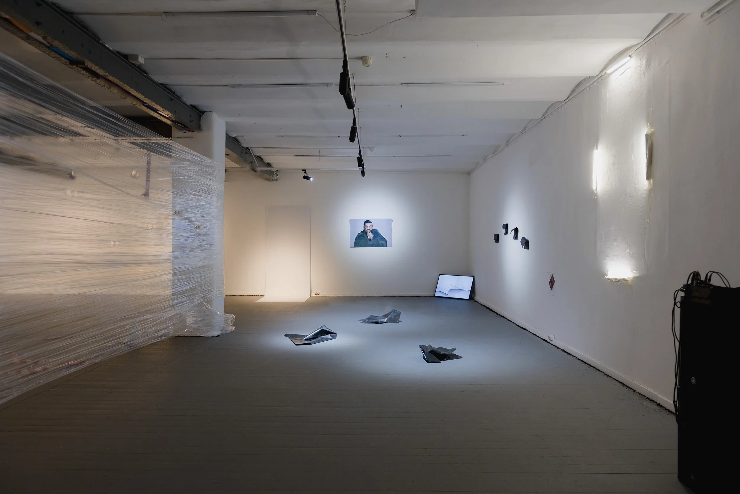 the end of glory install detail view 3.jpg