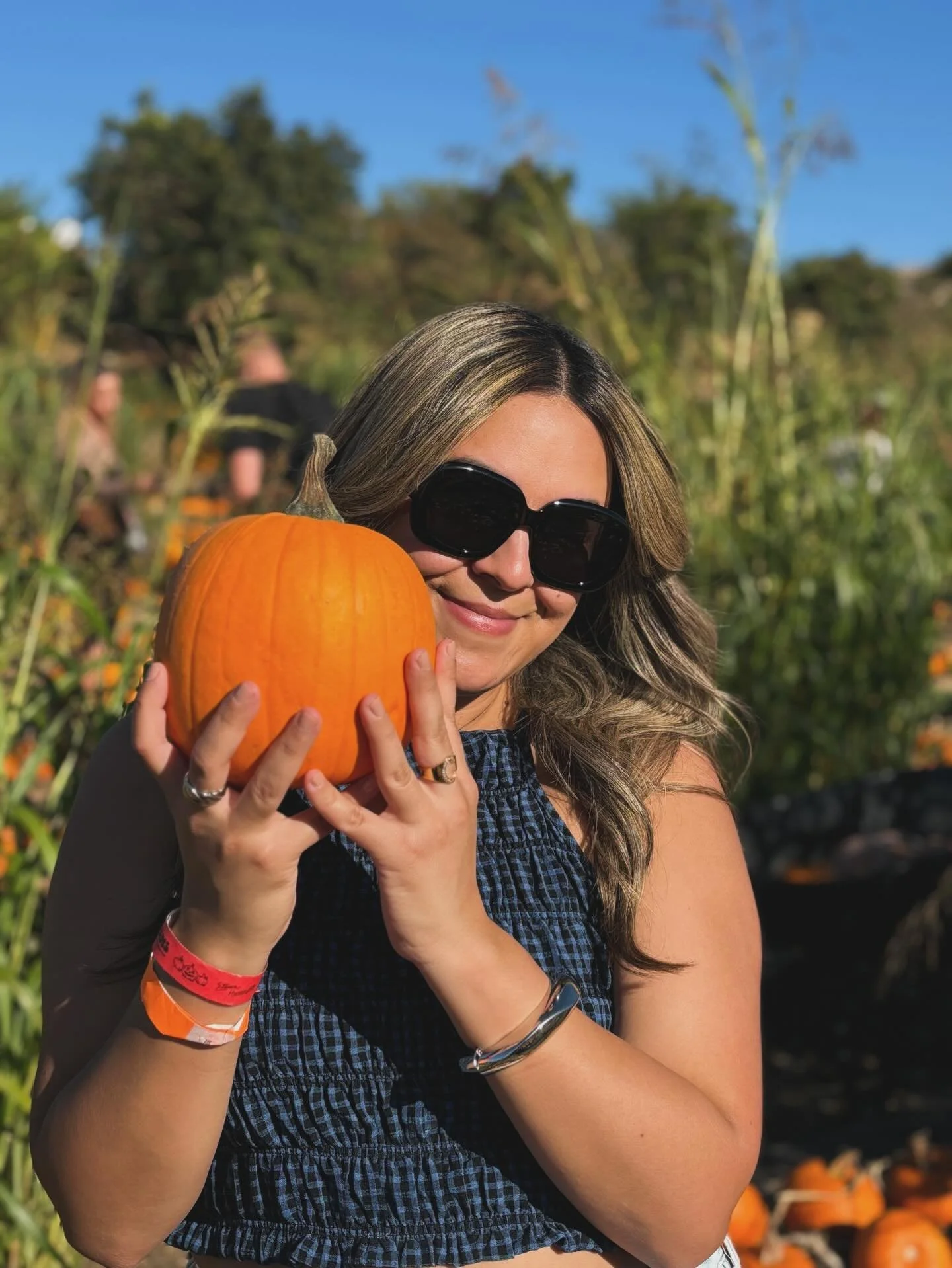 Happy Thanksgiving Eve Babes 🦃

All accessories are XoChristy 💁🏽&zwj;♀️

Sunglasses: Donna Sunnies
Rings: Initial &amp; Twisted ring
Bracelet: Element Bangle