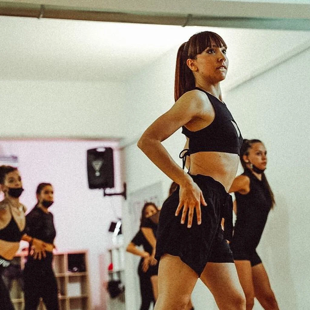 Le mascherine non coprono la bellezza e la determinazione cos&igrave; come l&rsquo;emozione. 
Heels Requested condensa i miei 20 anni di danza di cui 10 passati sul palco o dietro le telecamere. Con oggi inizia e si aggiunge ufficialmente una nuova f