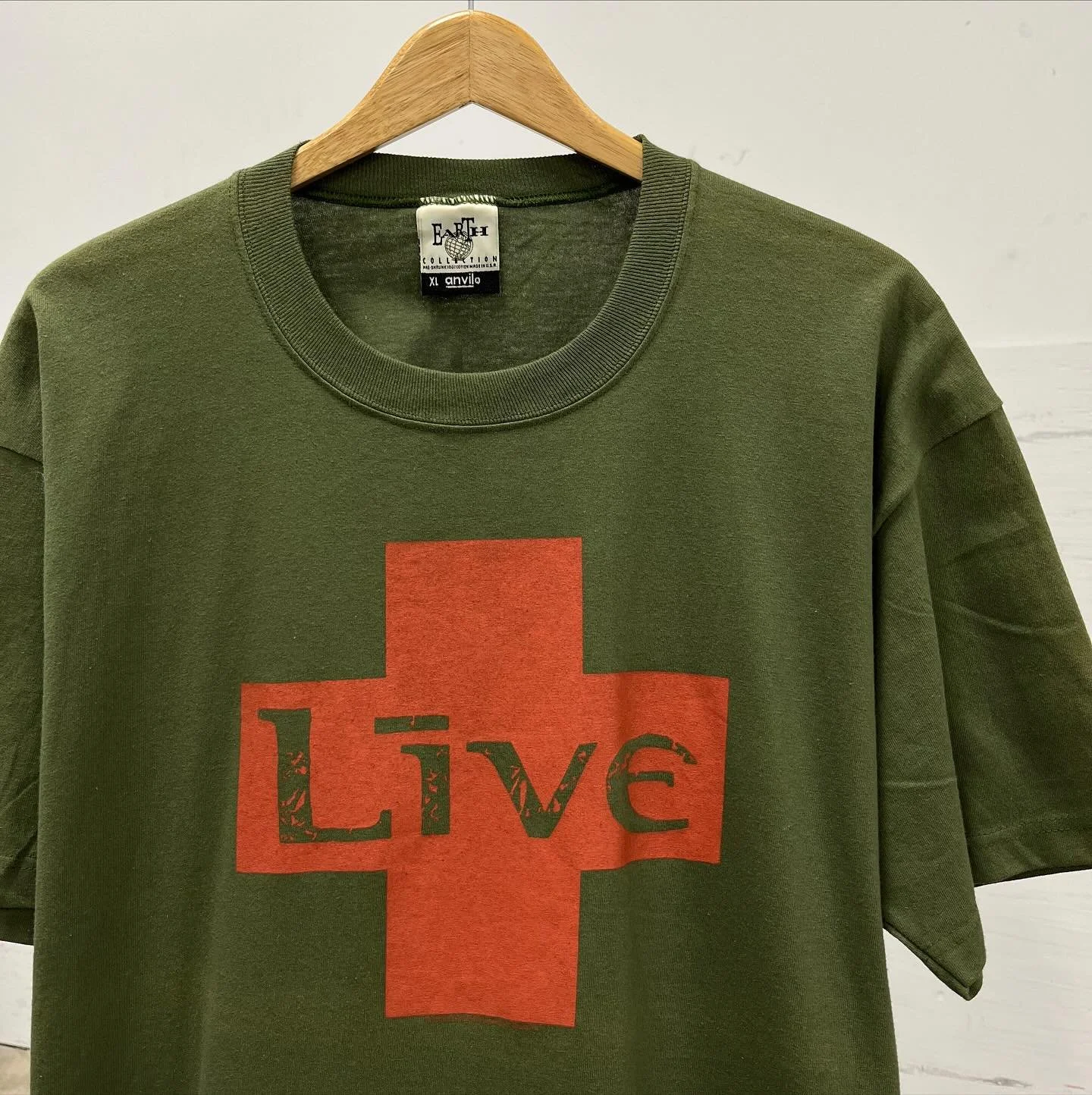 💚 Vintage 90&rsquo;s Live band tee 
.
Saw @livetheband back in the day at 930 F St NW aka the OG @930club 
.
$25 + ship
DM to purchase
All proceeds go to @dcabortionfund -  they help provide abortion access to those in need.
.
XL
Pit-to-Pit = 22
Len