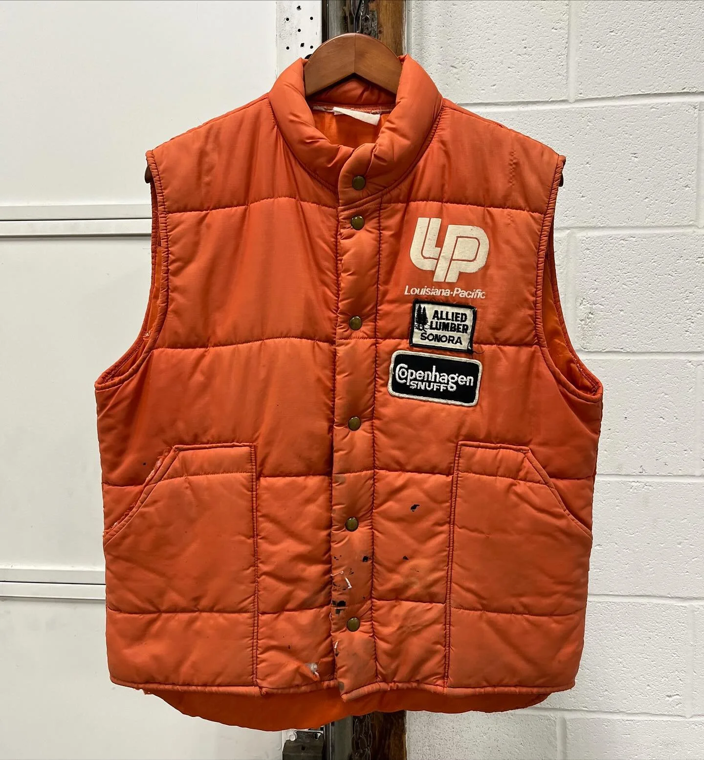 💚 Vintage Louisiana Pacific vest 
.
Get some workwear stolen valor!
.
$15 + ship
DM to purchase
All proceeds go to @dcabortionfund -  they help provide abortion access to those in need.
.
Large
Pit-to-Pit = 22
Length = 27
.
_________________________